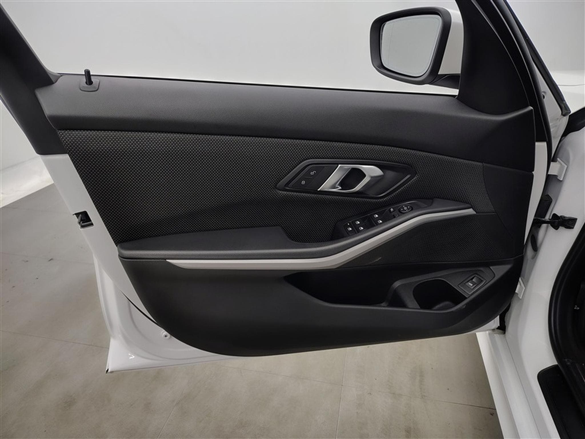 BMW 318 Touring 318i Business NAVI/LED/JA17/PDC (2022) - Photo 17