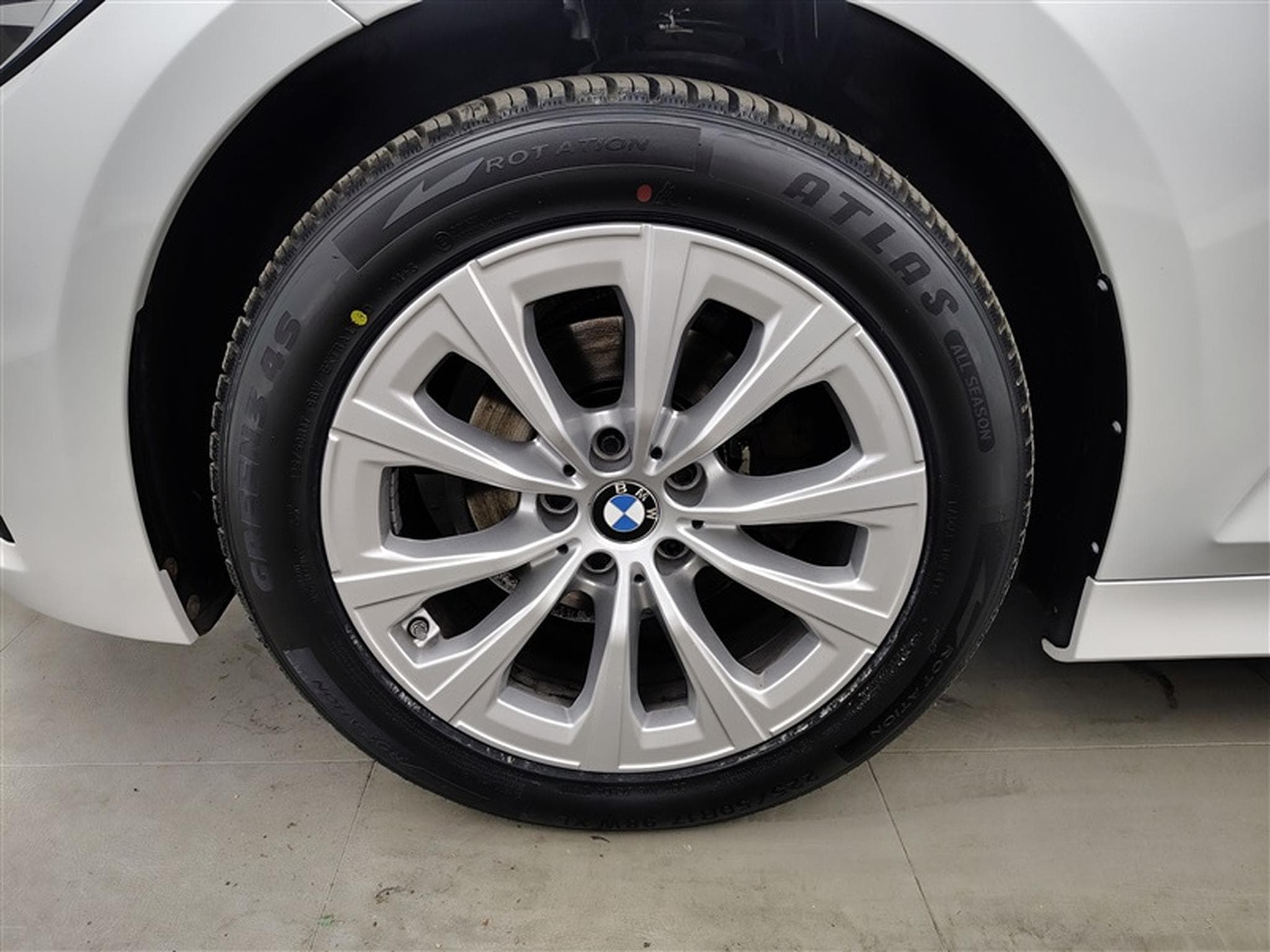 BMW 318 Touring 318i Business NAVI/LED/JA17/PDC (2022) - Photo 6