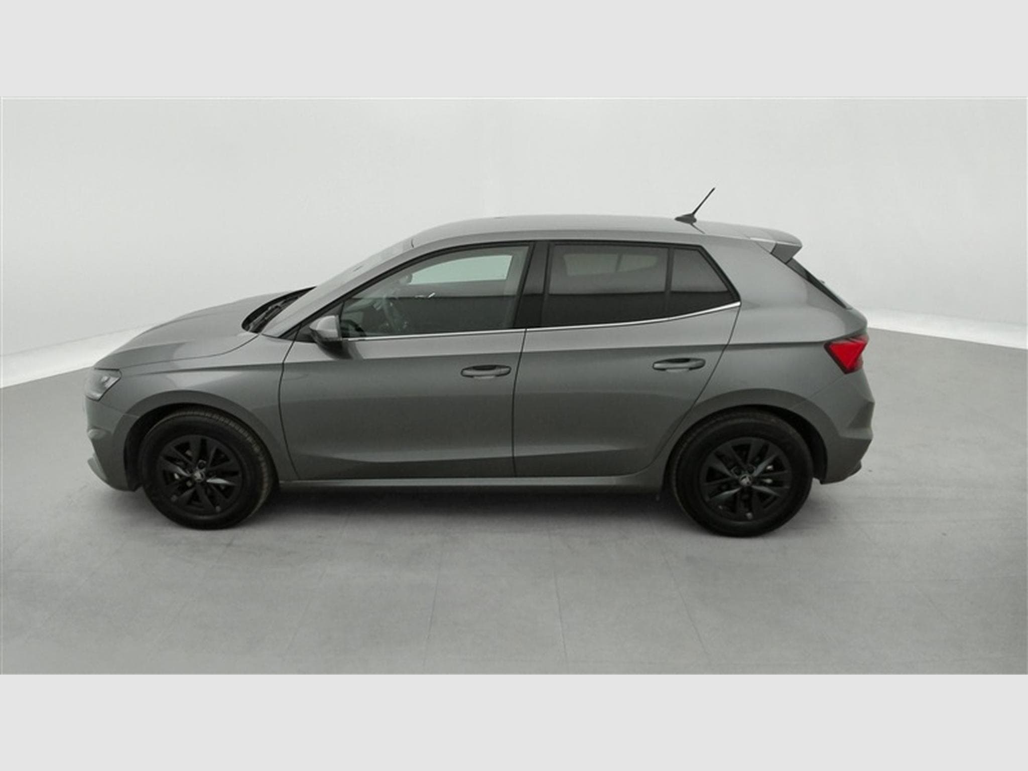 Skoda Fabia 1.0 TSI 95cv Selection CARPLAY / FULL LED / PDC AR / JA 15" (2025) - Photo 3