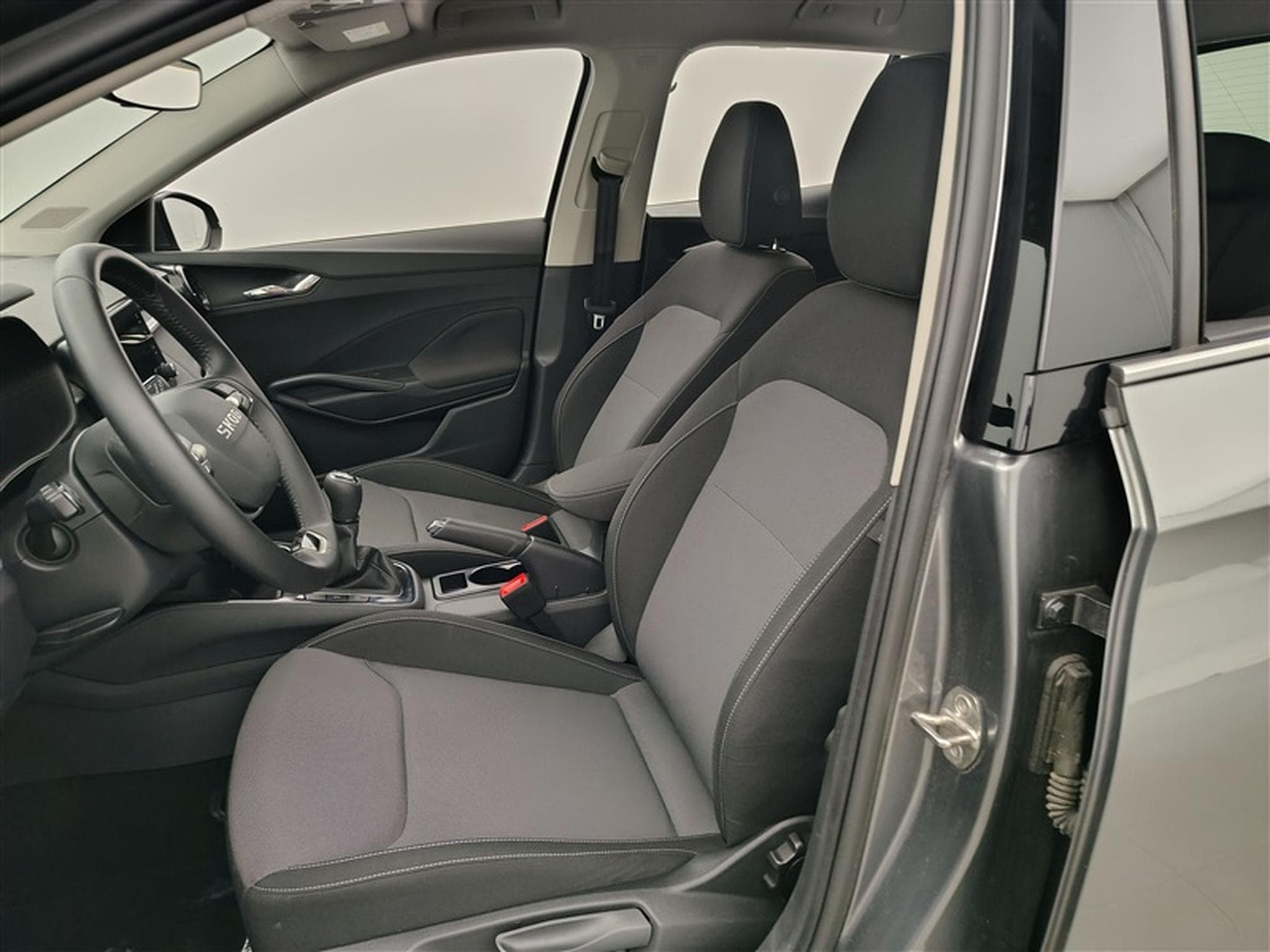 Skoda Fabia 1.0 TSI 95cv Selection CARPLAY / FULL LED / PDC AR / JA 15" (2025) - Photo 7