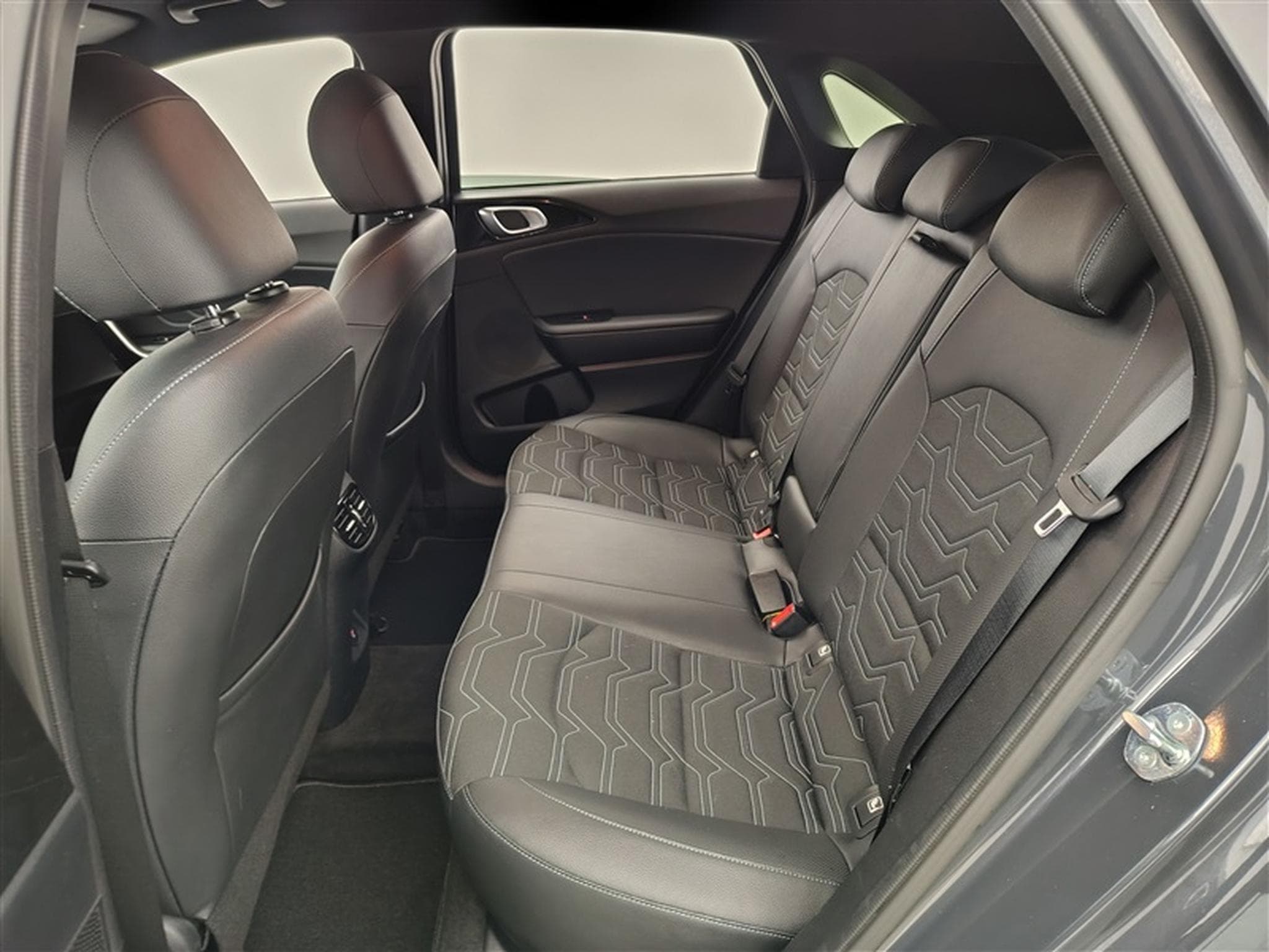 Kia Ceed Ceed 1.0 T-GDi STYLE EDITION *NAV//FULL LED//CAM/JA* (2025) - Photo 13