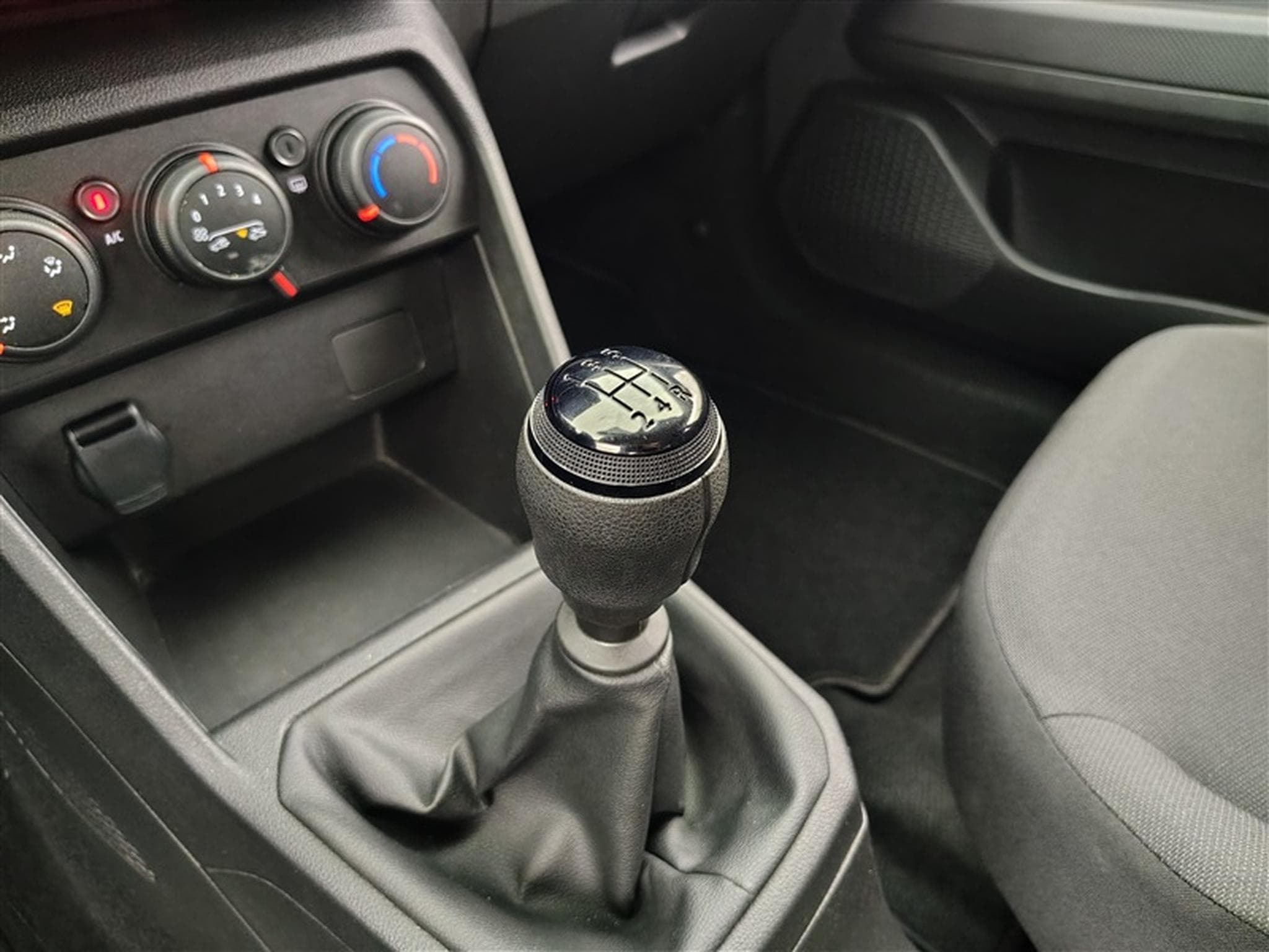 Dacia Sandero 1.0i SCe Comfort CARPLAY / PDC (2023) - Photo 12