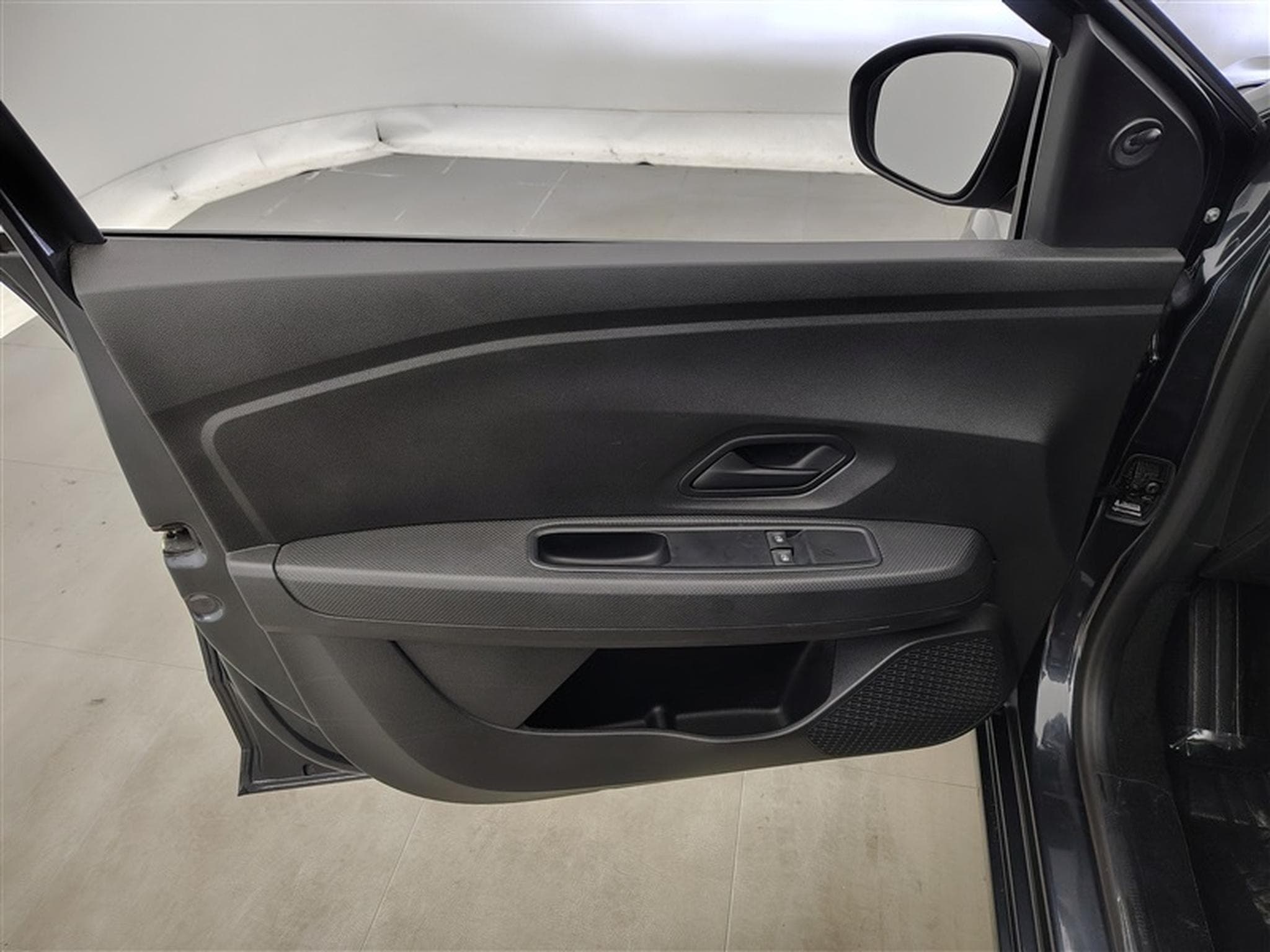 Dacia Sandero 1.0i SCe Comfort CARPLAY / PDC (2023) - Photo 17