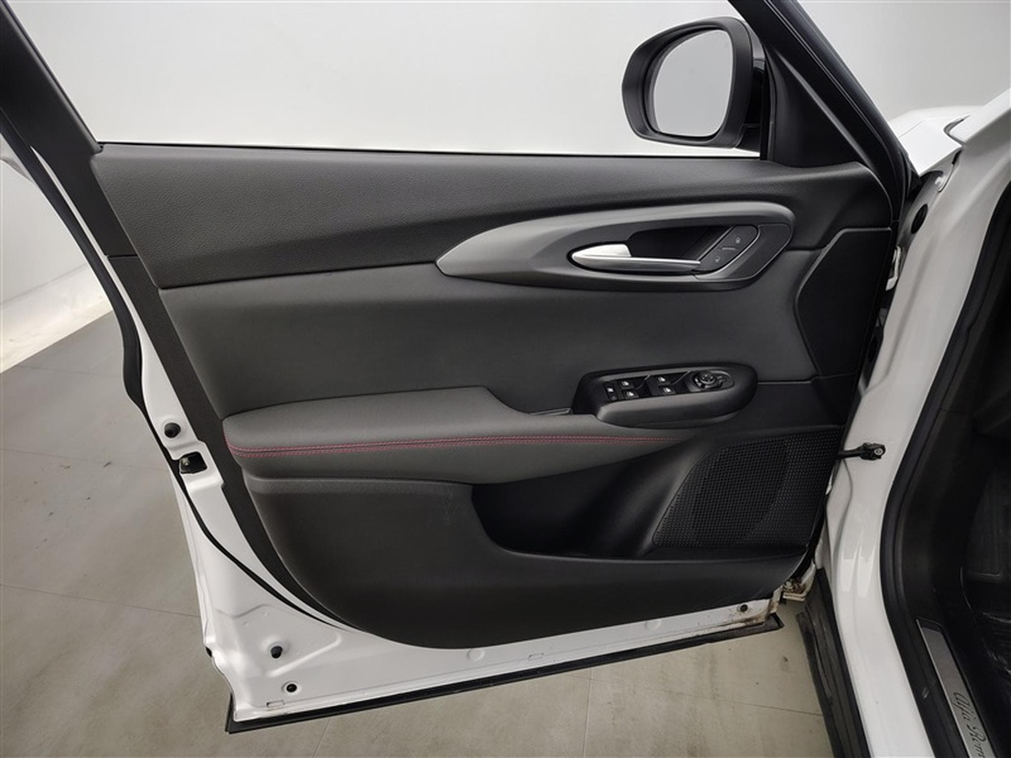 Alfa-Romeo Tonale 1.5 MHEV VGT Veloce°NAV°CARPLAY°FULL LED°CAM°T.OUV°S.CHAUF (2023) - Photo 17