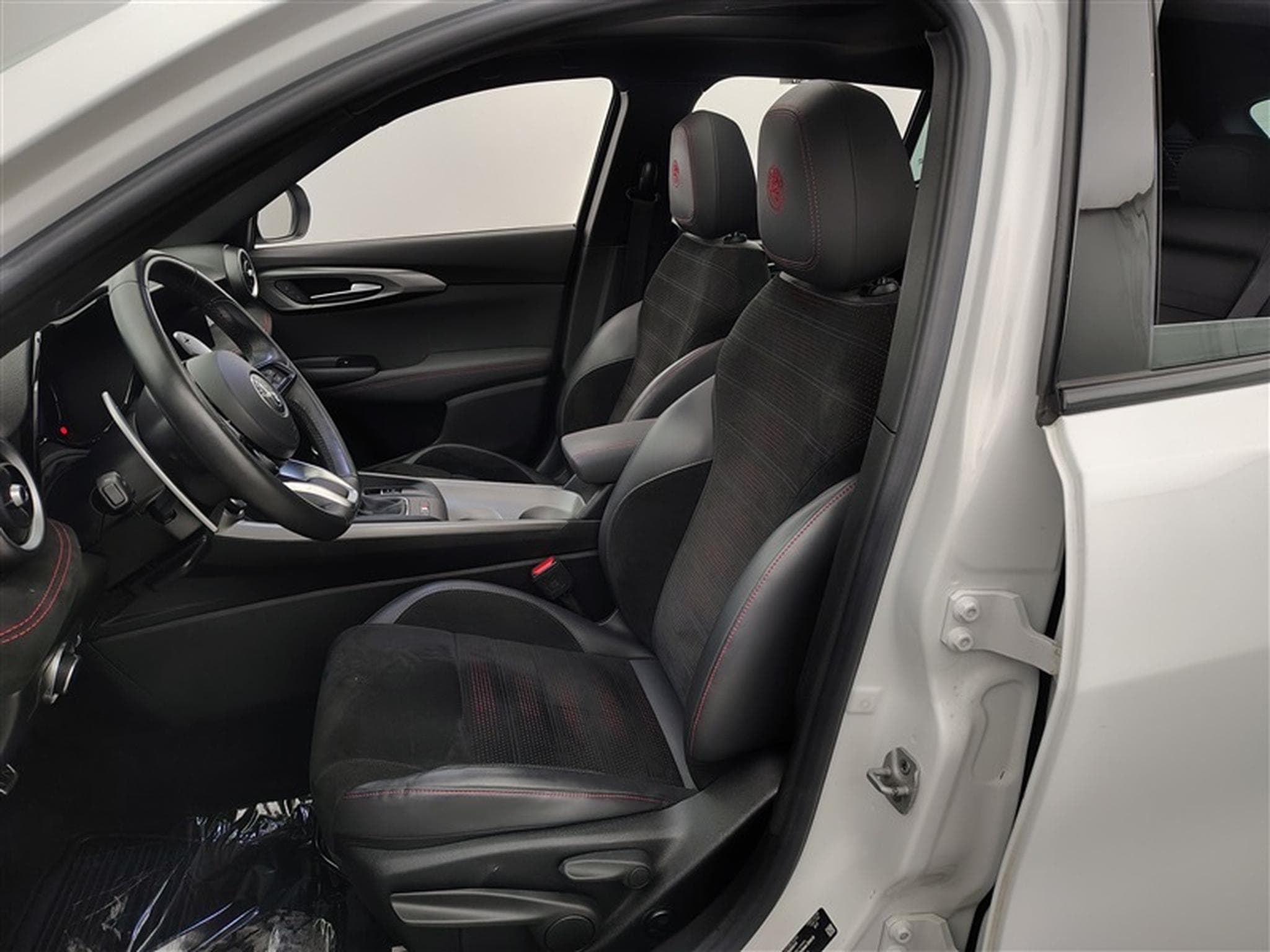 Alfa-Romeo Tonale 1.5 MHEV VGT Veloce°NAV°CARPLAY°FULL LED°CAM°T.OUV°S.CHAUF (2023) - Photo 7