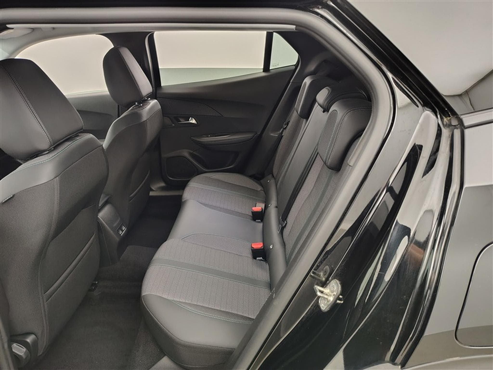 Peugeot 2008 1.2 PureTech Allure Pack S&S (EU6.4) (2022) - Photo 13