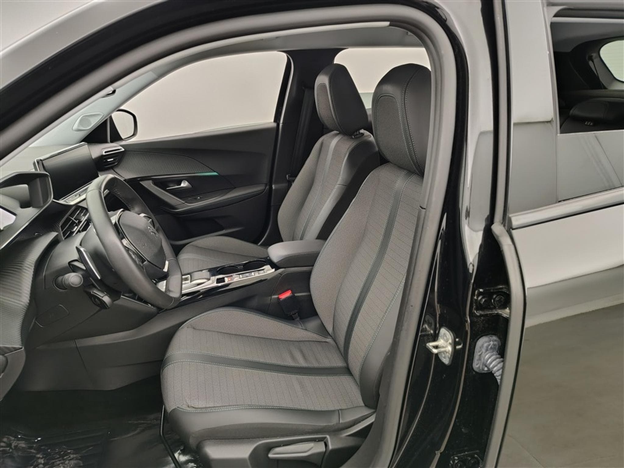 Peugeot 2008 1.2 PureTech Allure Pack S&S (EU6.4) (2022) - Photo 7