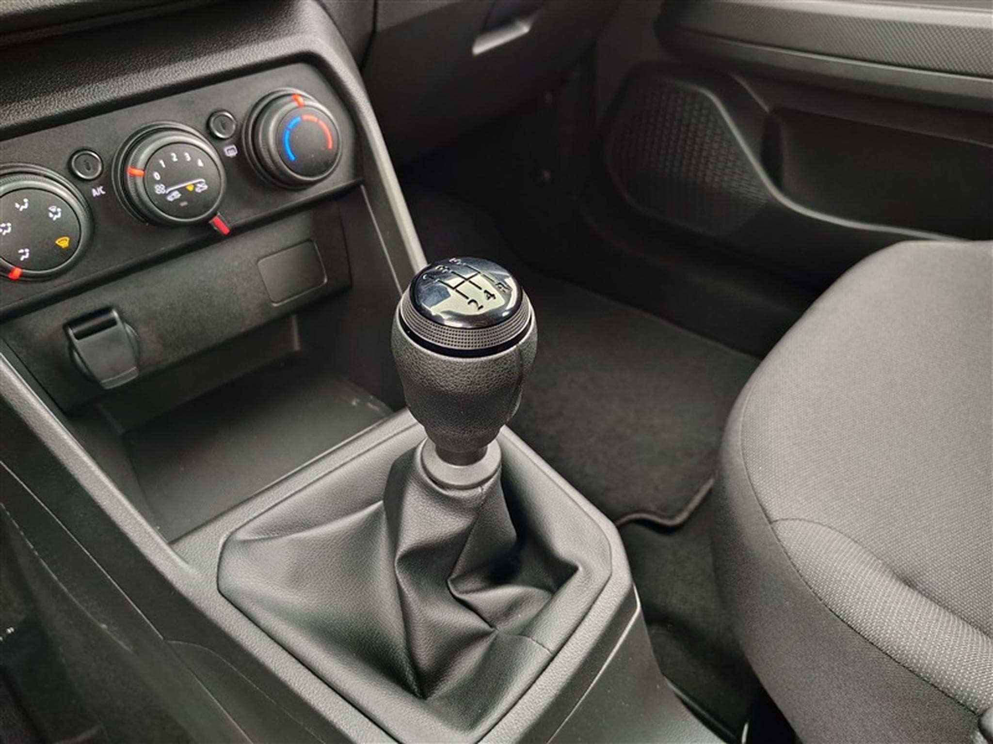 Dacia Sandero 1.0 TCe Essential (2025) - Photo 12