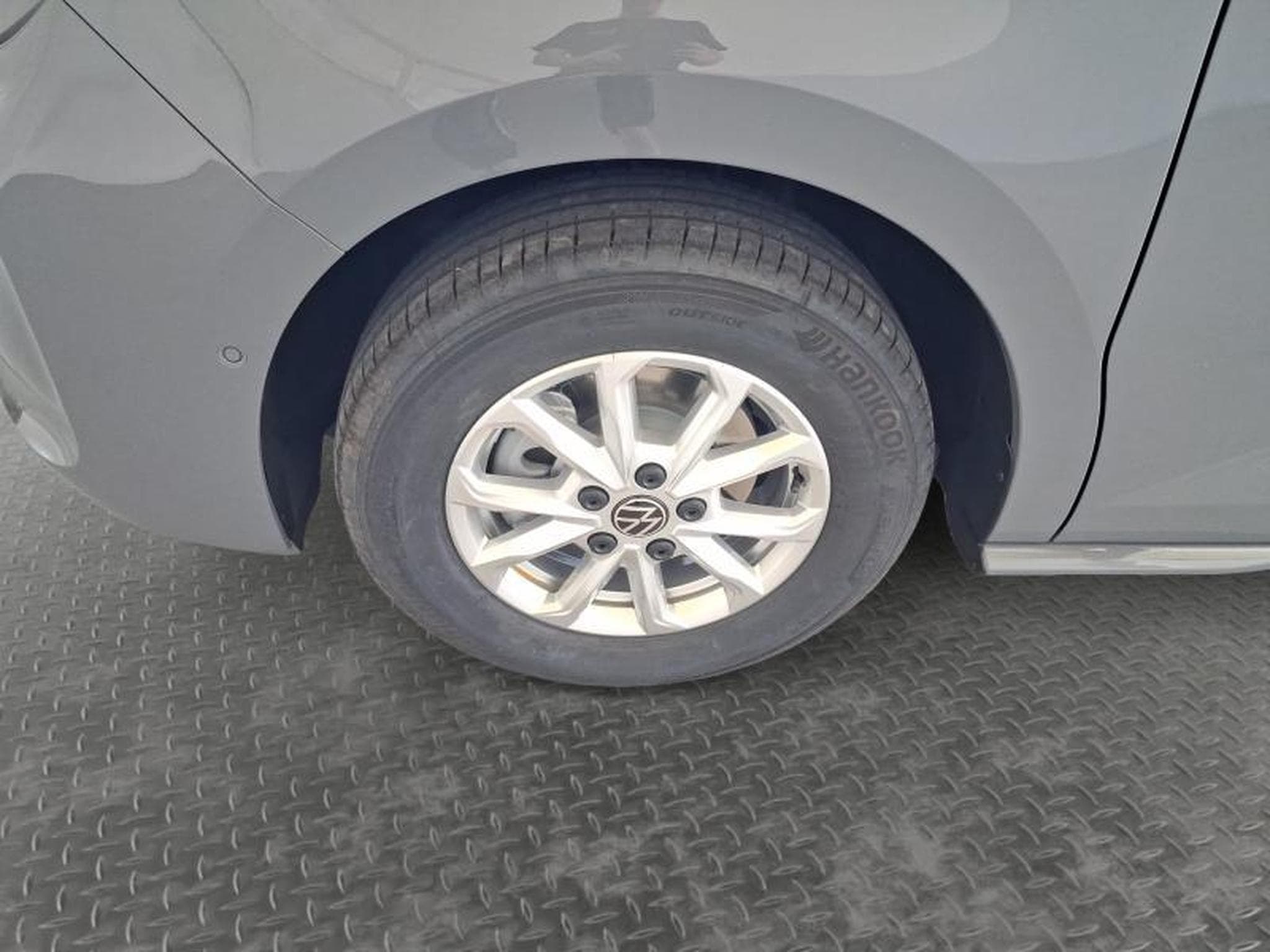 VW T7 Life LONG (2026) - Photo 23