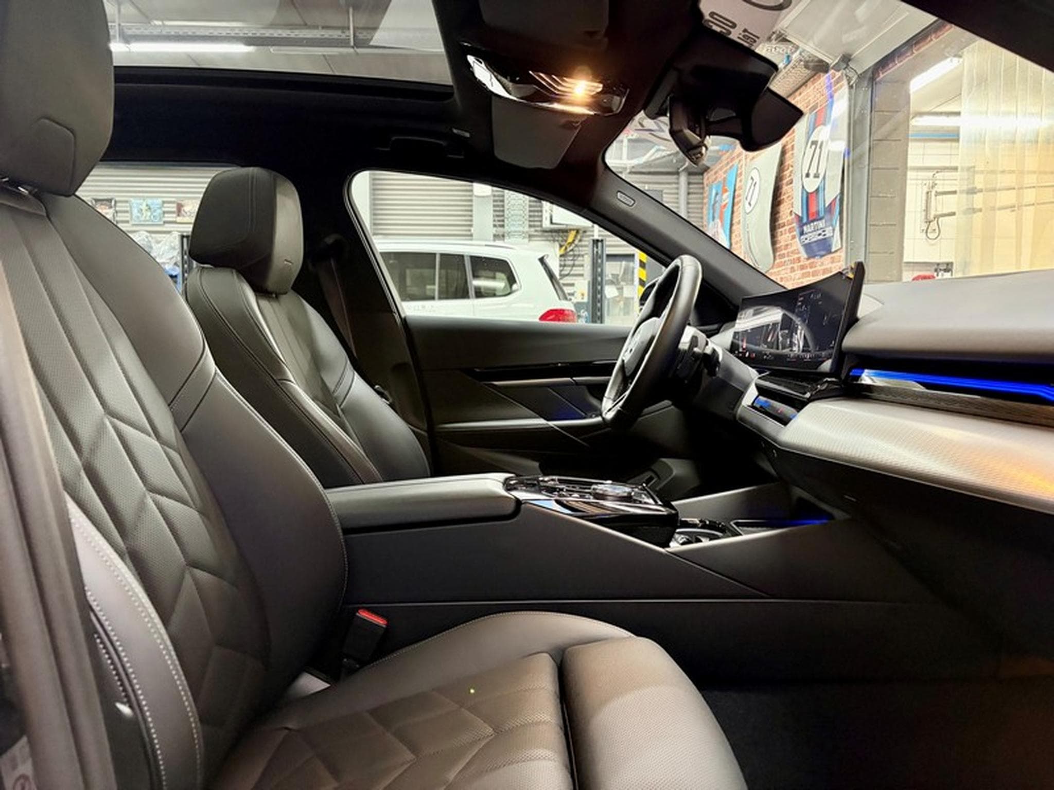BMW 540 540dA Touring 3.0 303cv Auto xDrive M-SPORT PRO (2024) - Photo 8