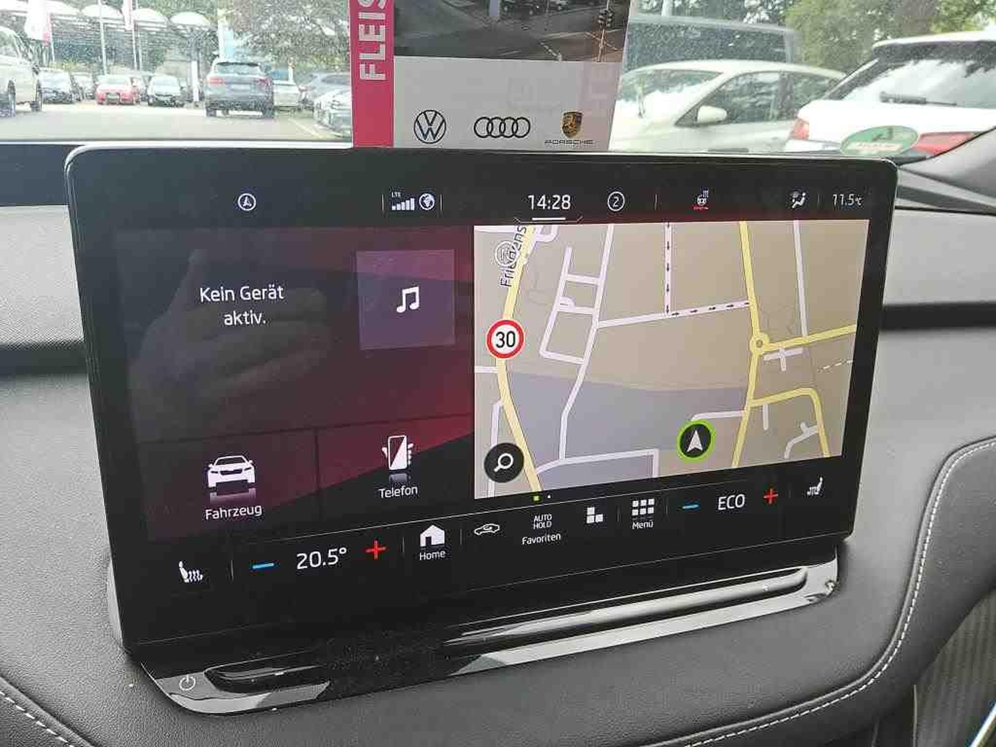 Skoda Enyaq IV RS (2023) - Photo 10