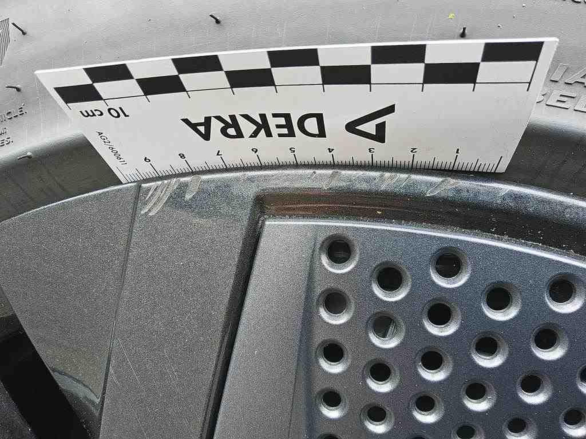 Skoda Enyaq IV RS (2023) - Photo 15