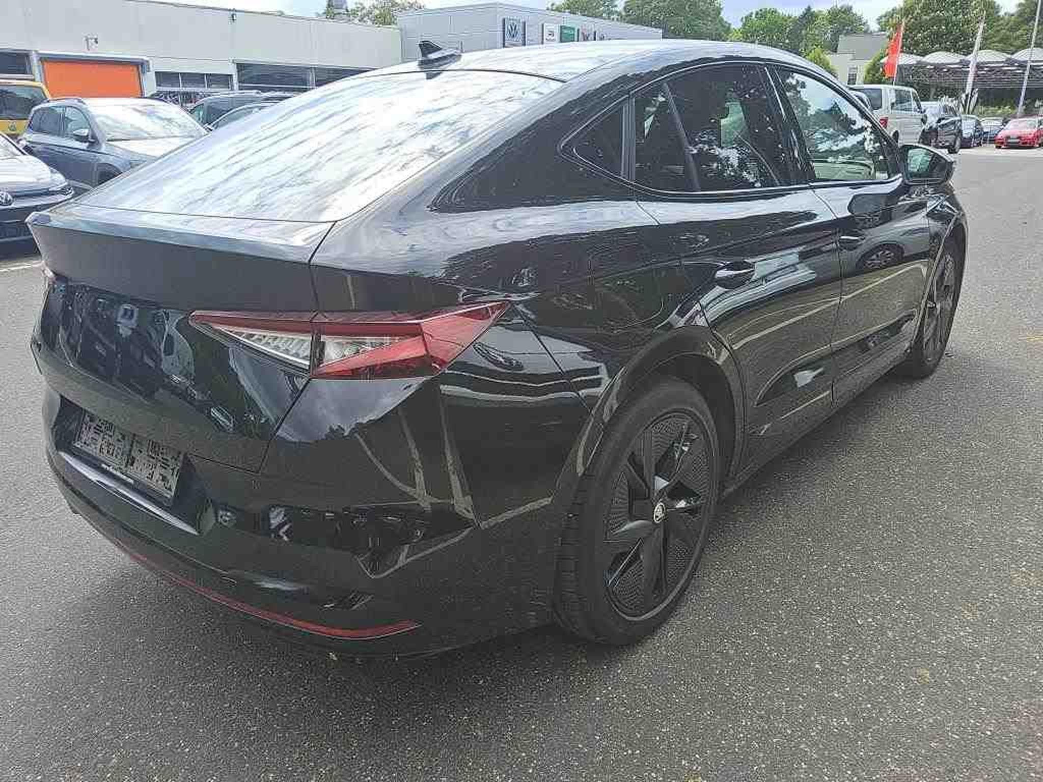Skoda Enyaq IV RS (2023) - Photo 4
