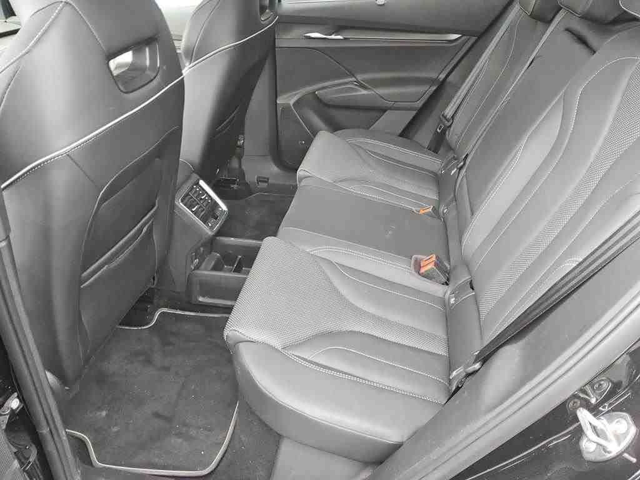 Skoda Enyaq IV RS (2023) - Photo 9