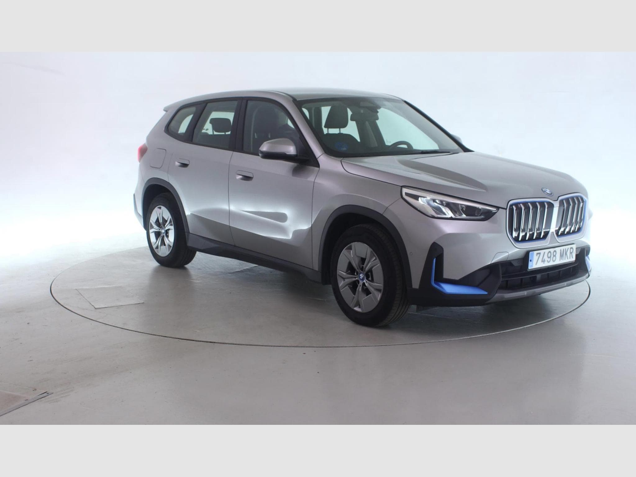 Bmw iX1 xDrive30 (2023) - Photo 2