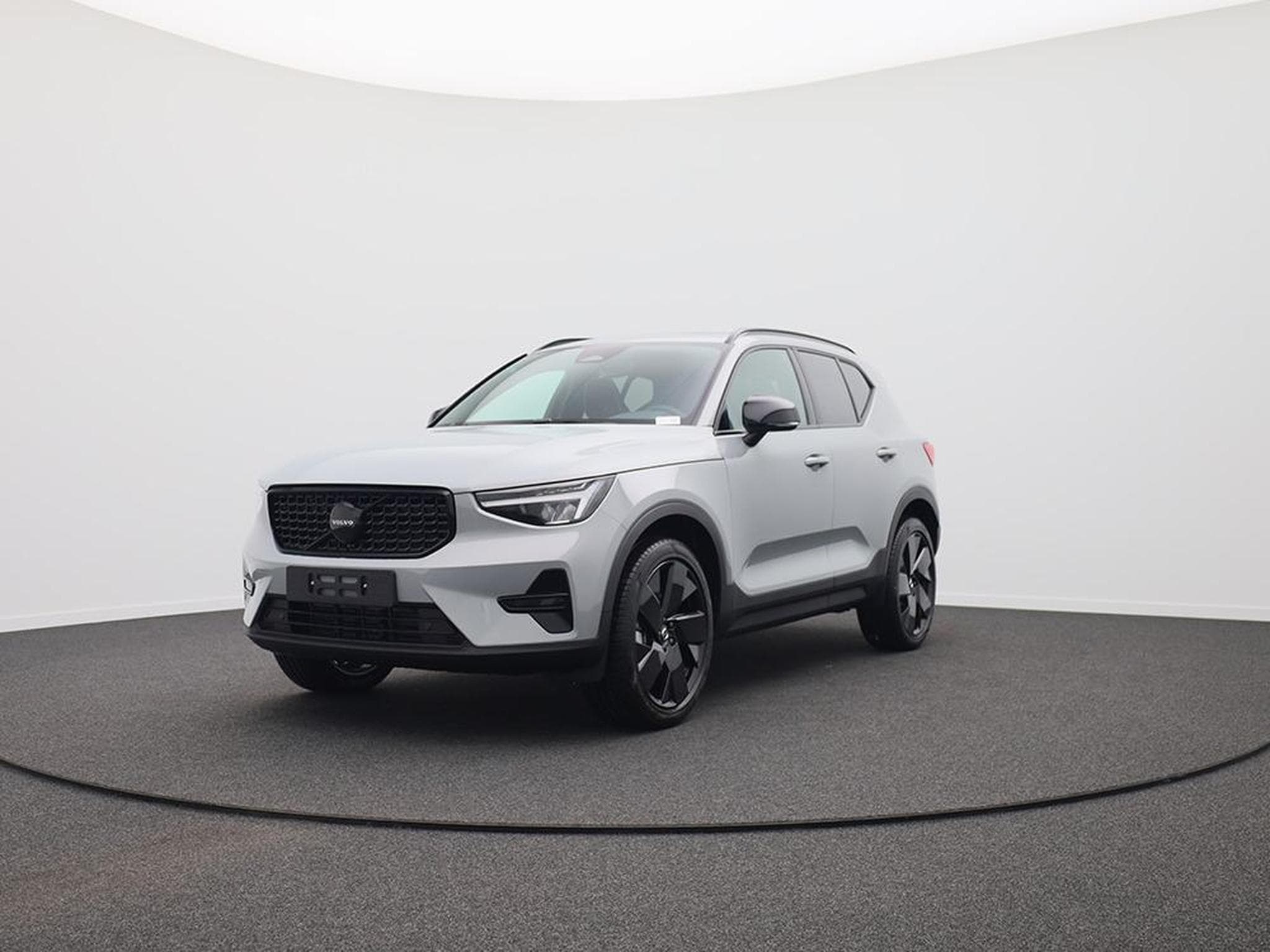 Volvo XC40 Black Edition Plus B4 (2026) - Photo 1