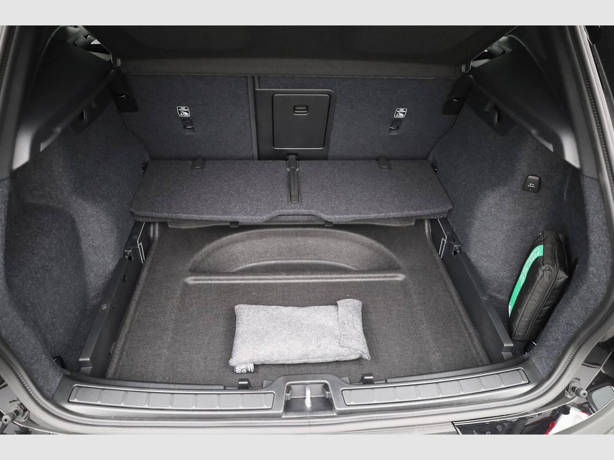 Volvo XC40 Black Edition Plus B4 (2026) - Photo 10
