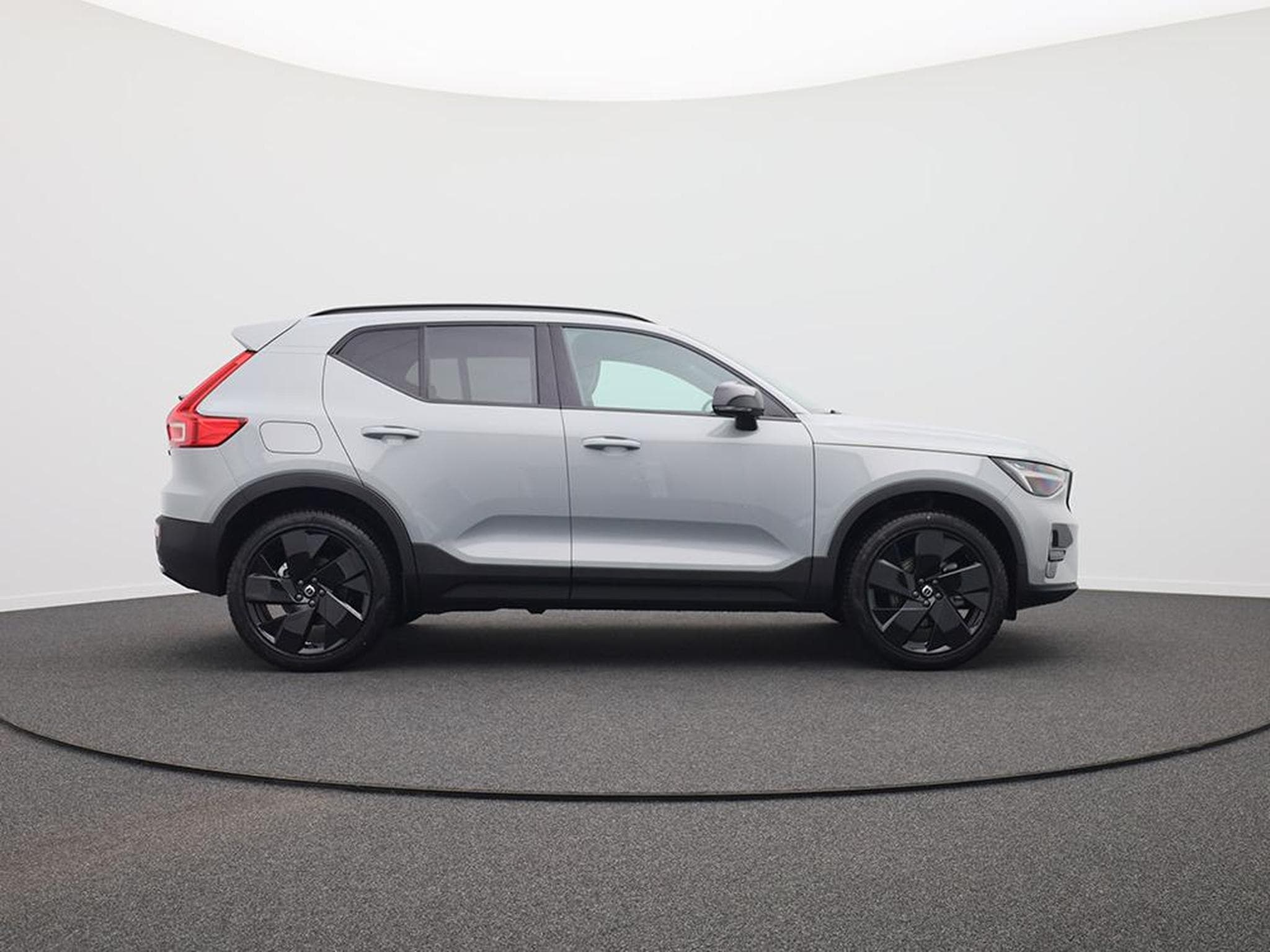 Volvo XC40 Black Edition Plus B4 (2026) - Photo 6