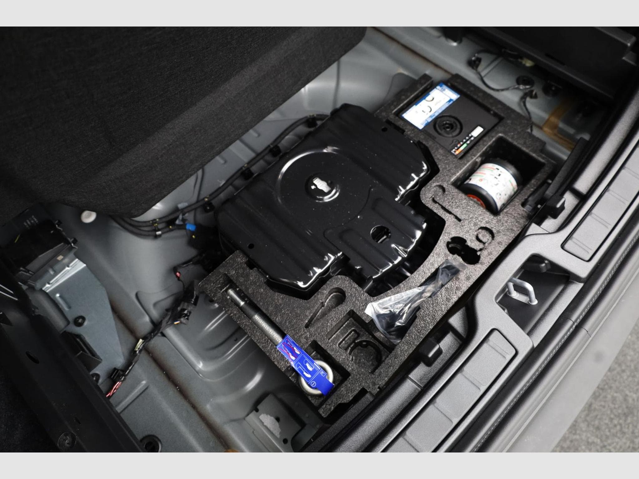 Volvo XC40 Black Edition Plus (2026) - Photo 15