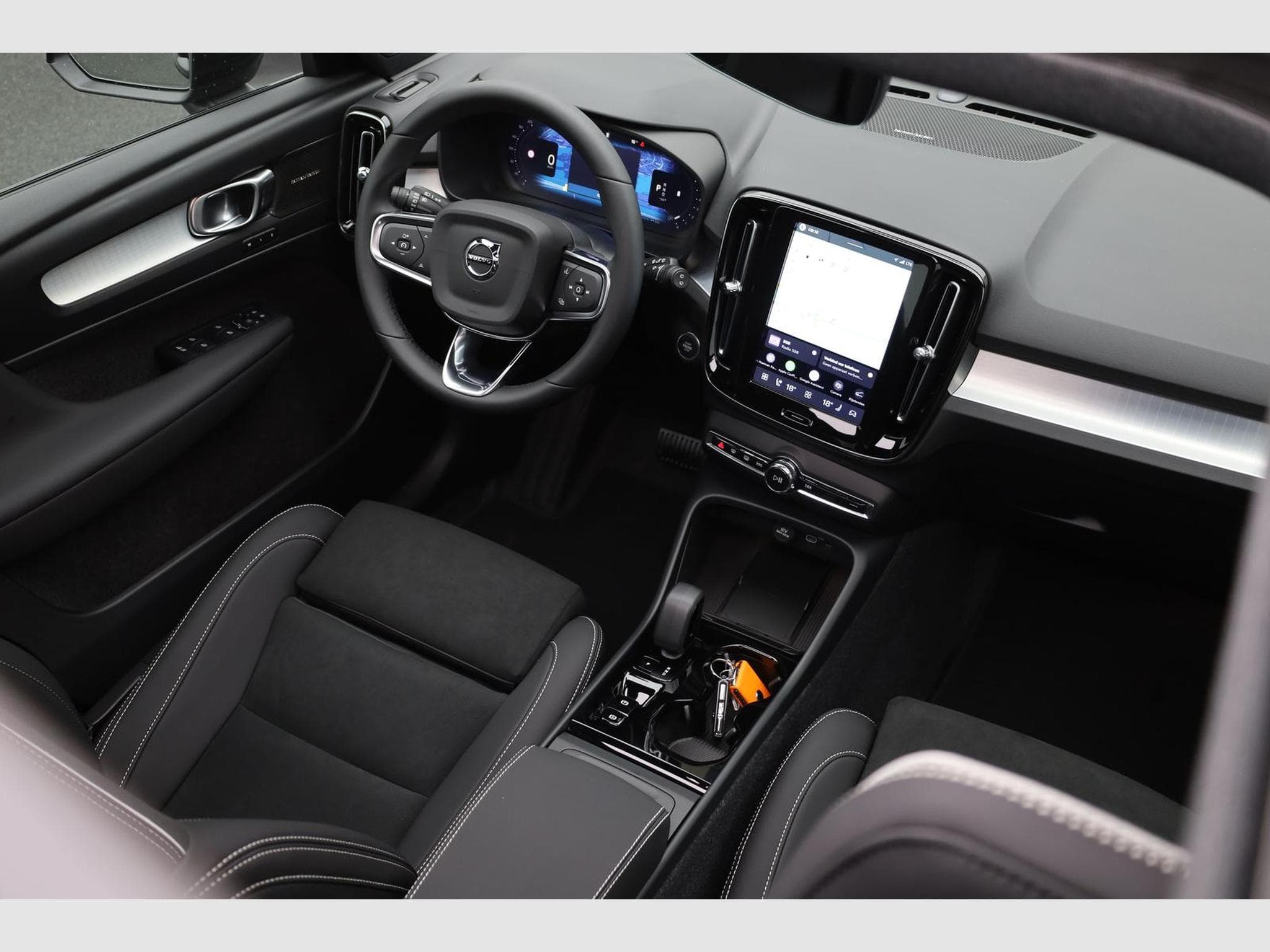 Volvo XC40 Black Edition Plus (2026) - Photo 18