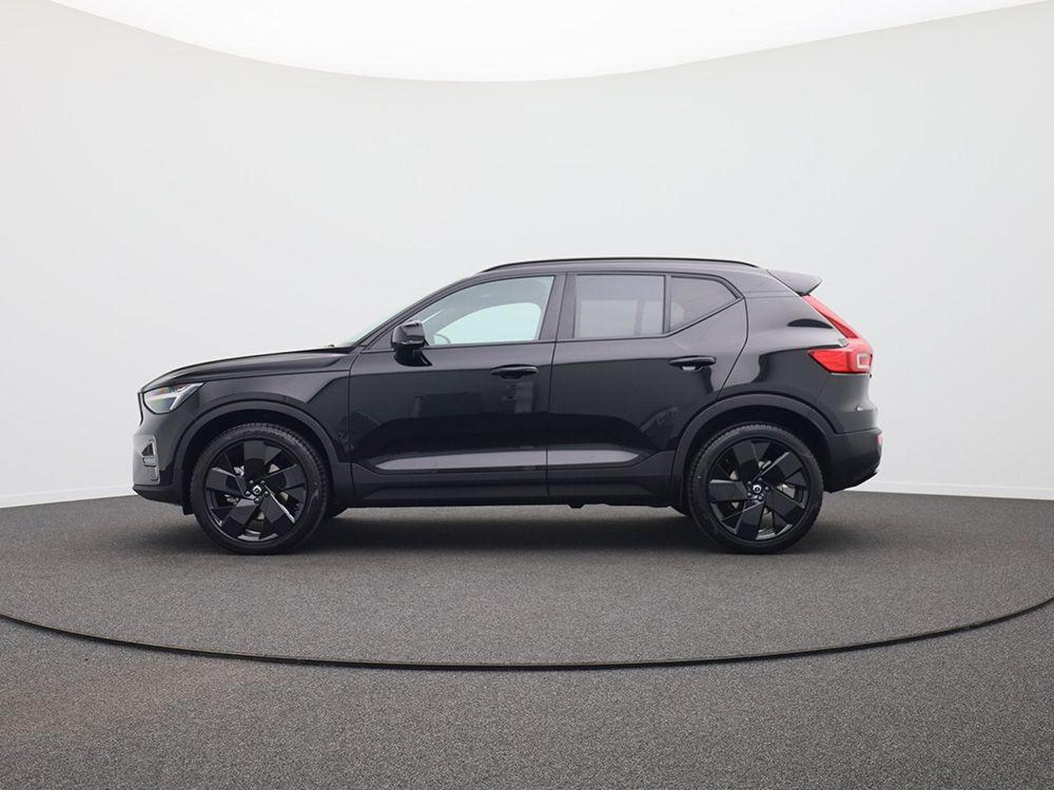 Volvo XC40 Black Edition Plus (2026) - Photo 2