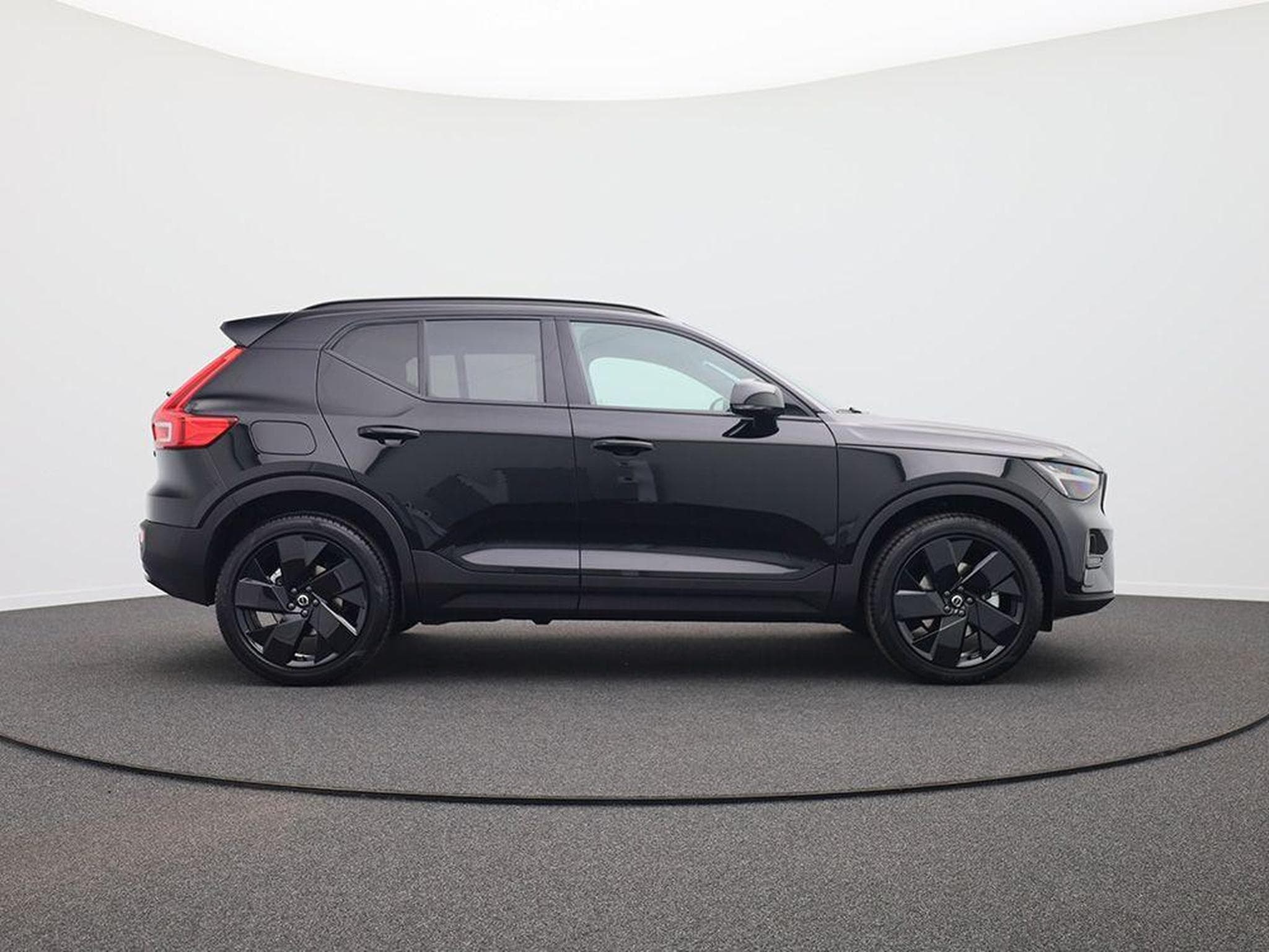 Volvo XC40 Black Edition Plus (2026) - Photo 5