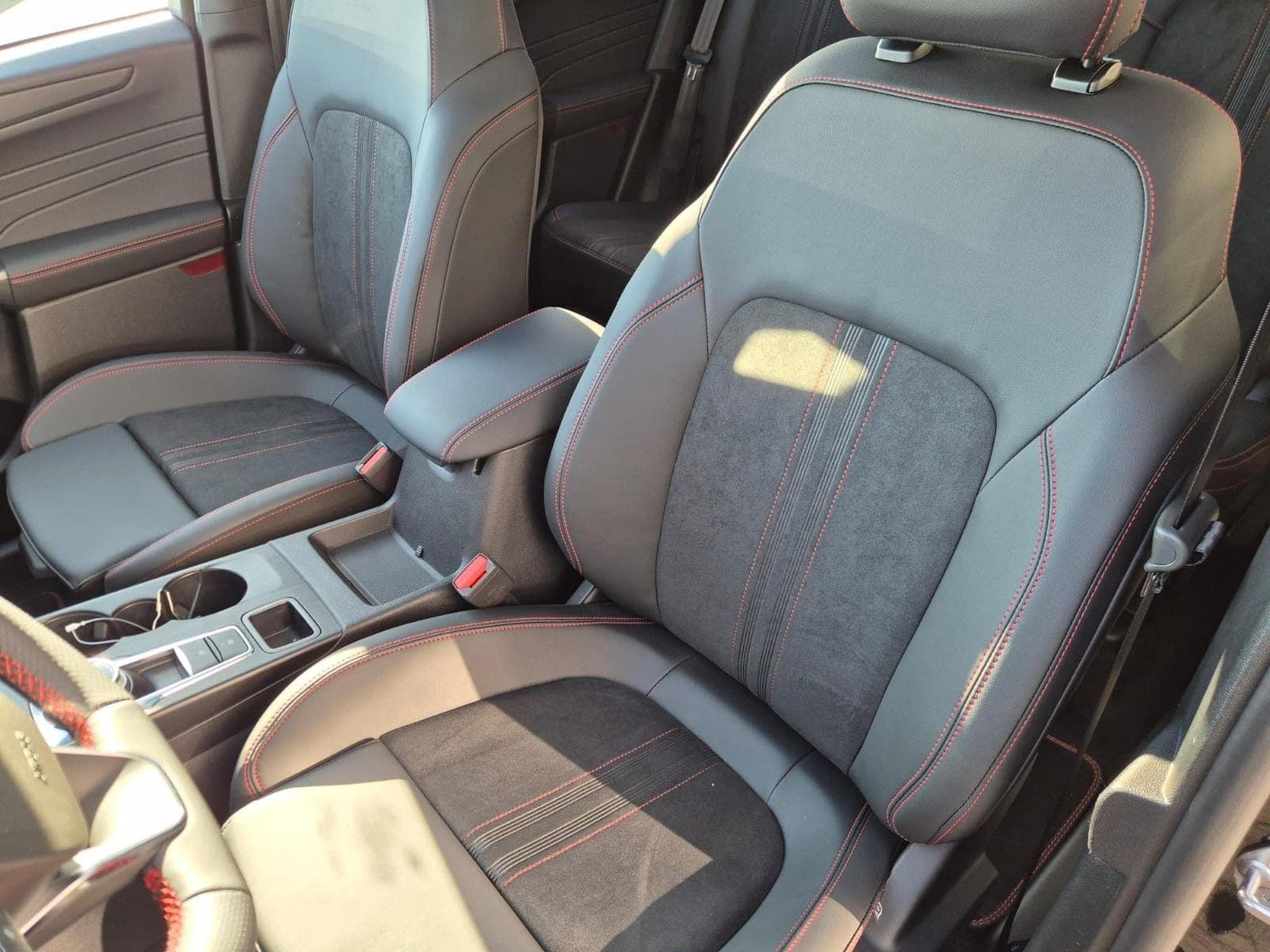 Ford Kuga ST-Line (2026) - Photo 16