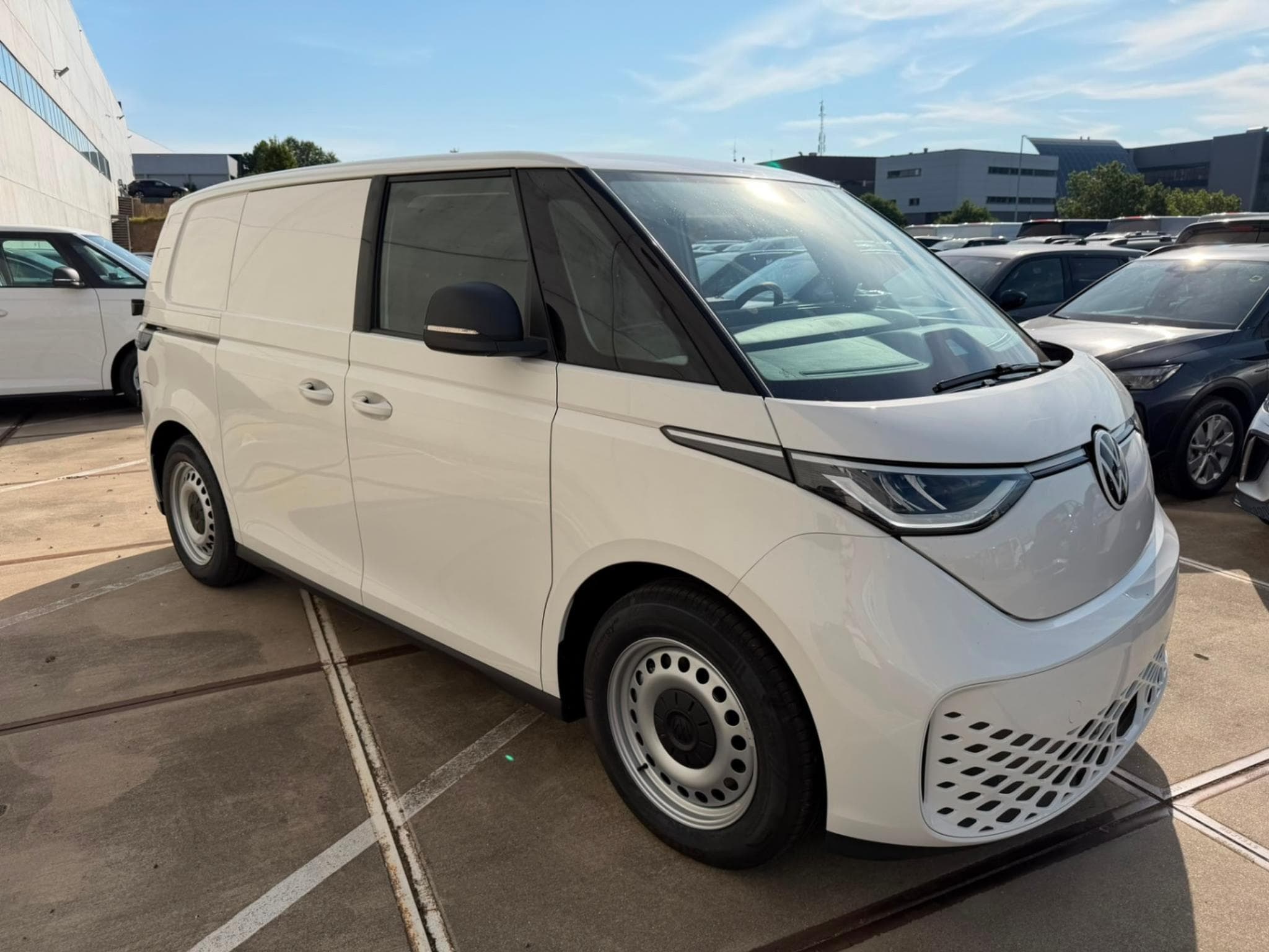 VW ID.Buzz CARGO (2026) - Photo 1