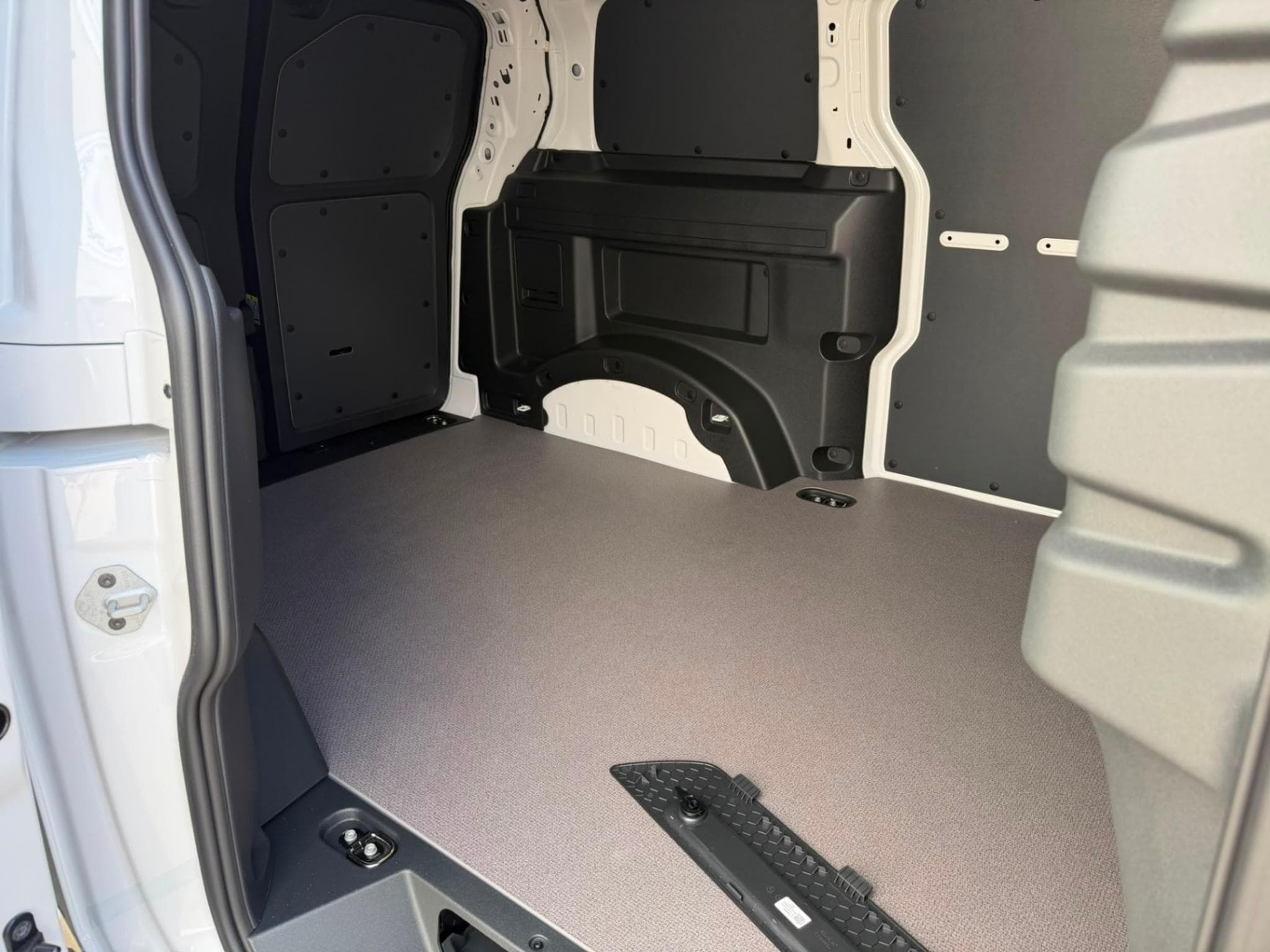 VW ID.Buzz CARGO (2026) - Photo 11