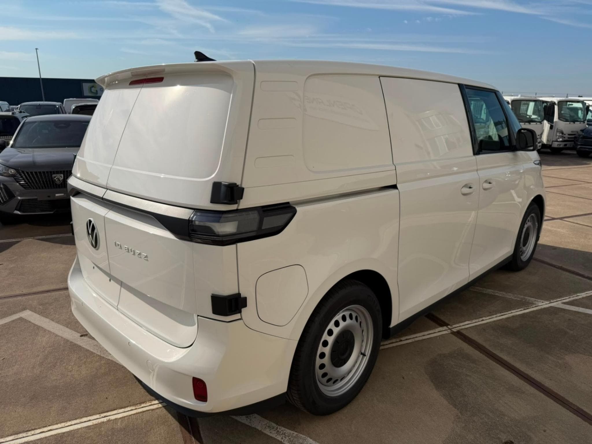 VW ID.Buzz CARGO (2026) - Photo 4