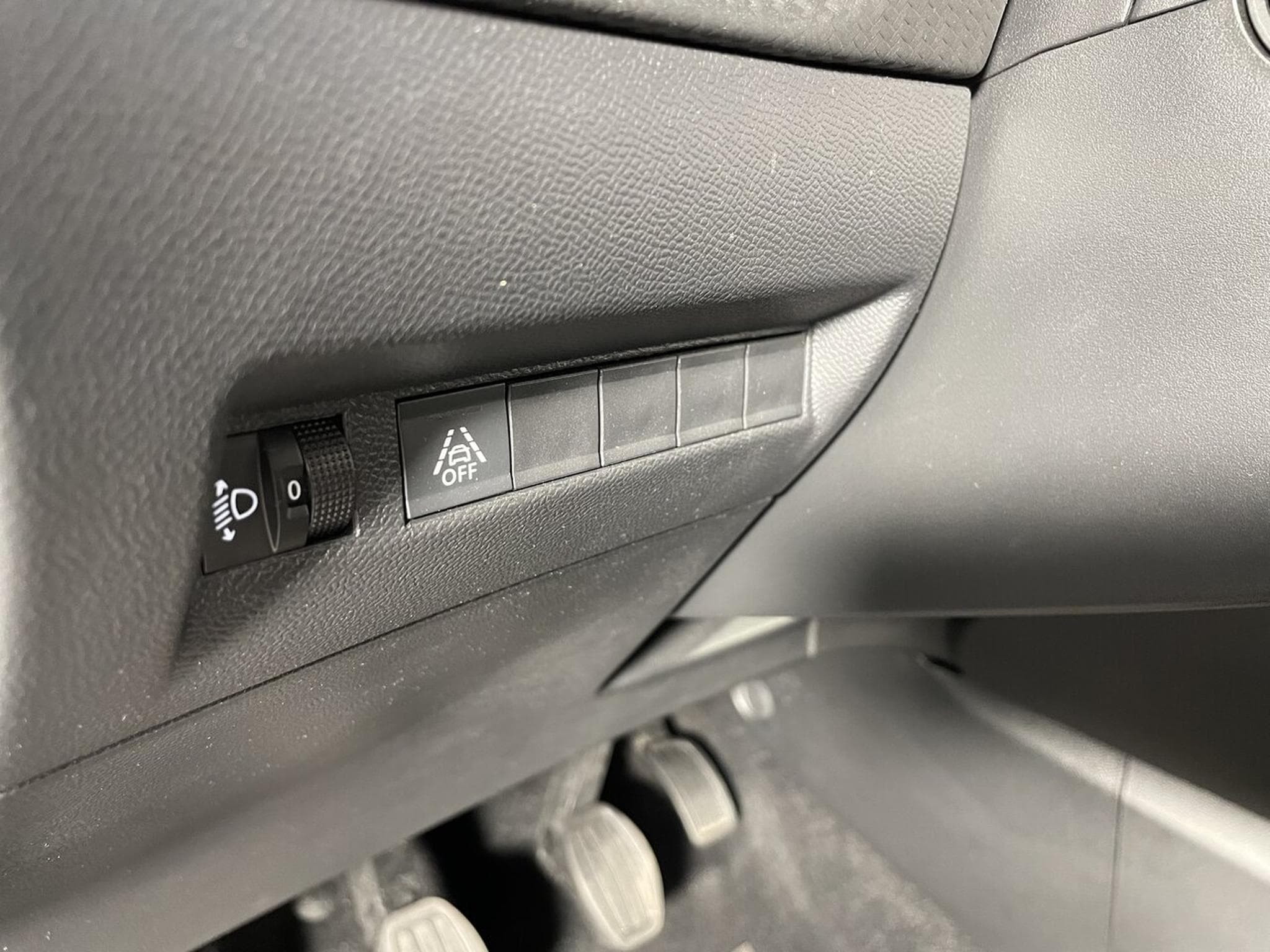 Peugeot 208 1.2 ESSENCE 75 CV STYLE CARPLAY 5P (2023) - Photo 6