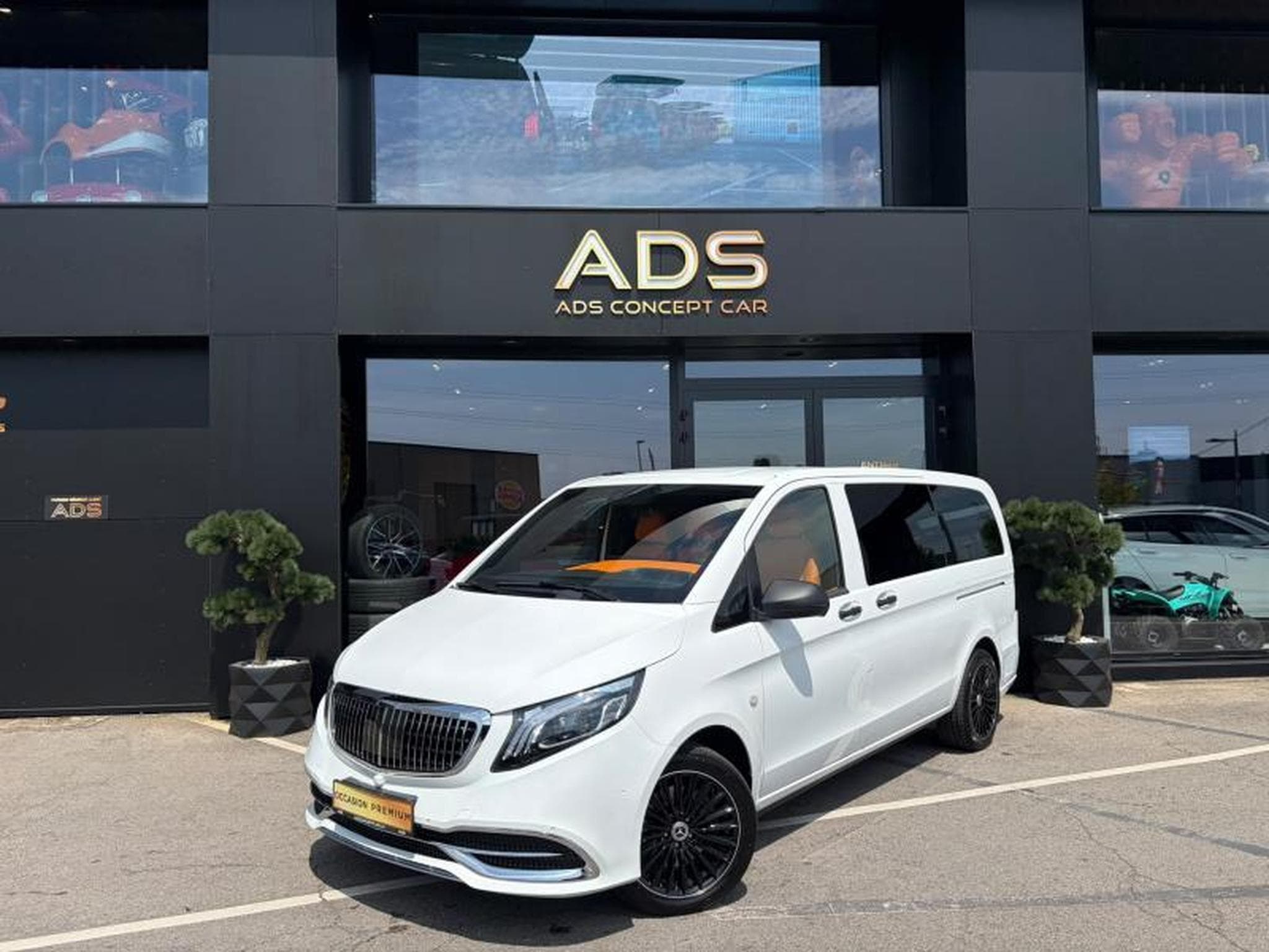 Mercedes Vito Tourer Long VIP Ciel étoilé Cuir orange (2020) - Photo 1