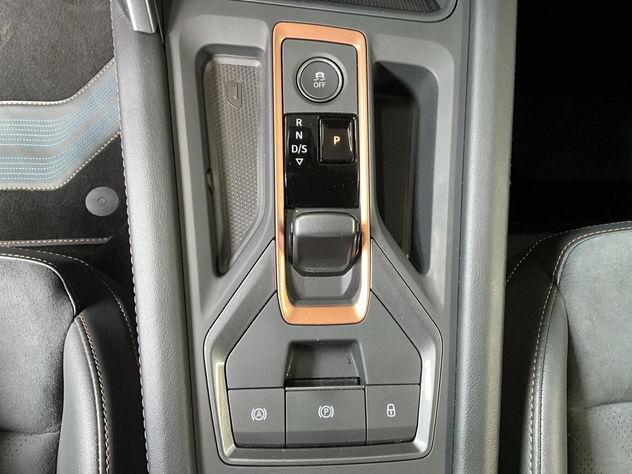 Cupra Leon DSG+Dinamica+Pure-Perf.+Int.-Drive+RearView (2025) - Photo 12