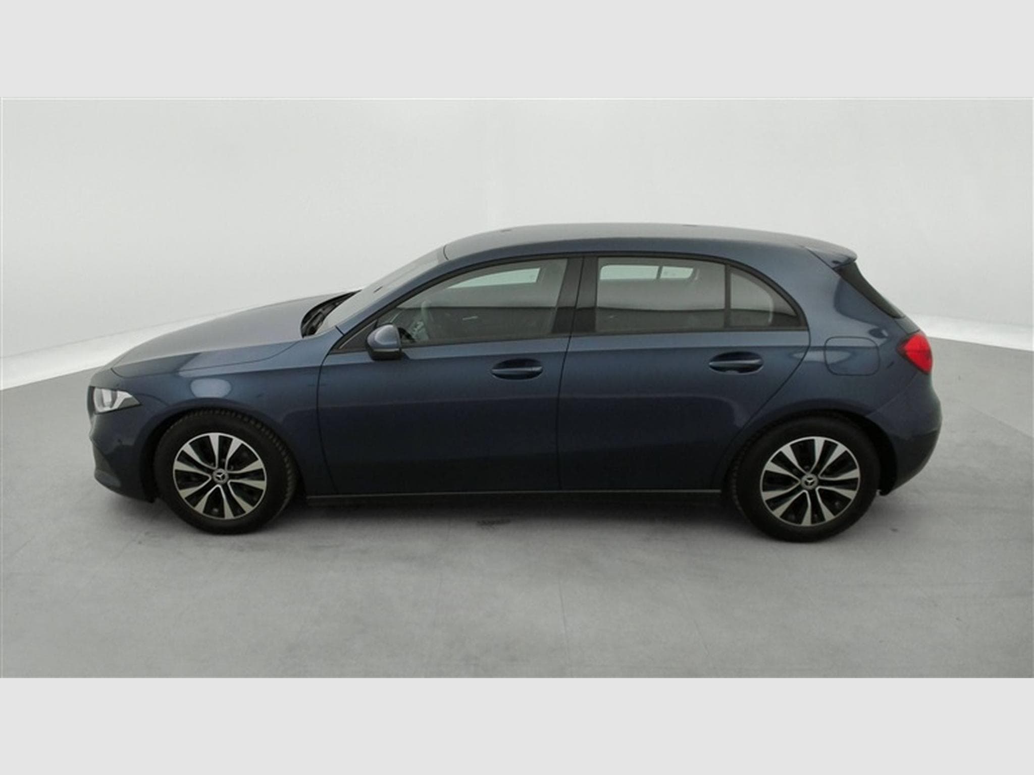 Mercedes A 180 A 180  Business solution NAVI/ LED/JA (2022) - Photo 3