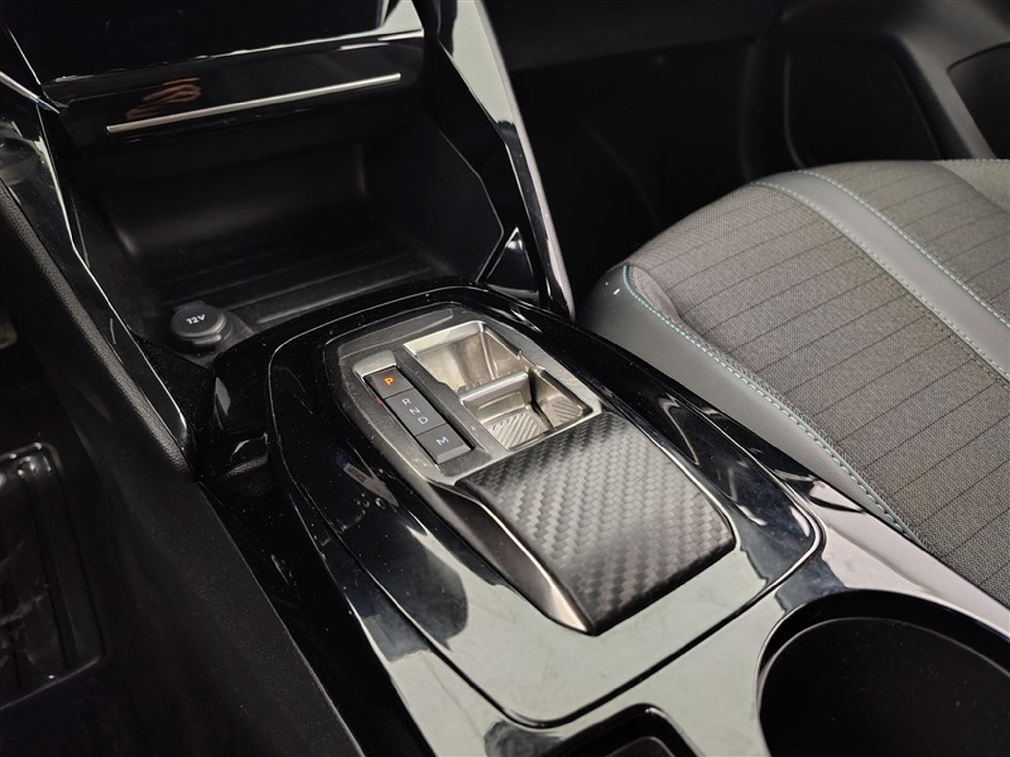 Peugeot 208 1.2i PureTech 100Cv EAT8 Allure NAVI / CARPLAY / CAMERA (2022) - Photo 12