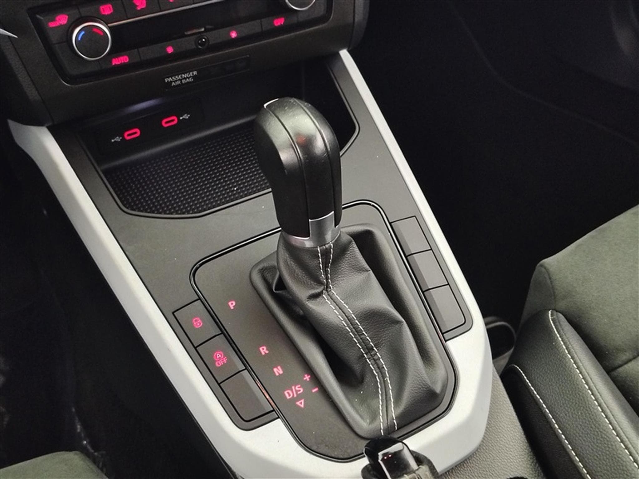 Seat Arona 1.0 TSI Move! Navi DSG (2022) - Photo 12