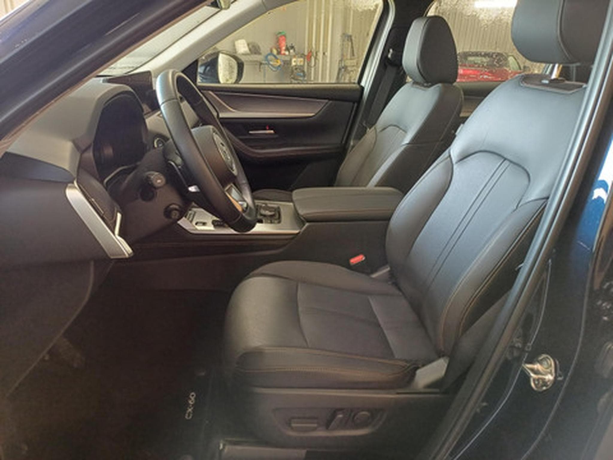 Mazda CX-60 2.5 PHEV Homura (2024) - Photo 8