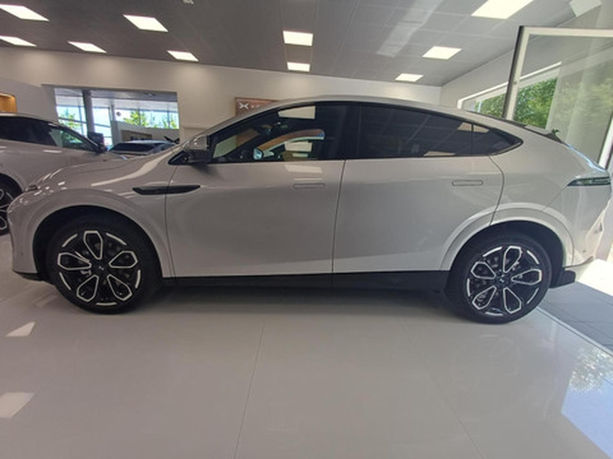 Xpeng G6 BEV 69KWH Standard Range RWD (2026) - Photo 4