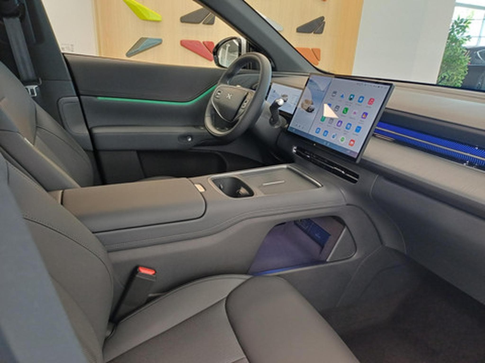 Xpeng G6 BEV 69KWH Standard Range RWD (2026) - Photo 9