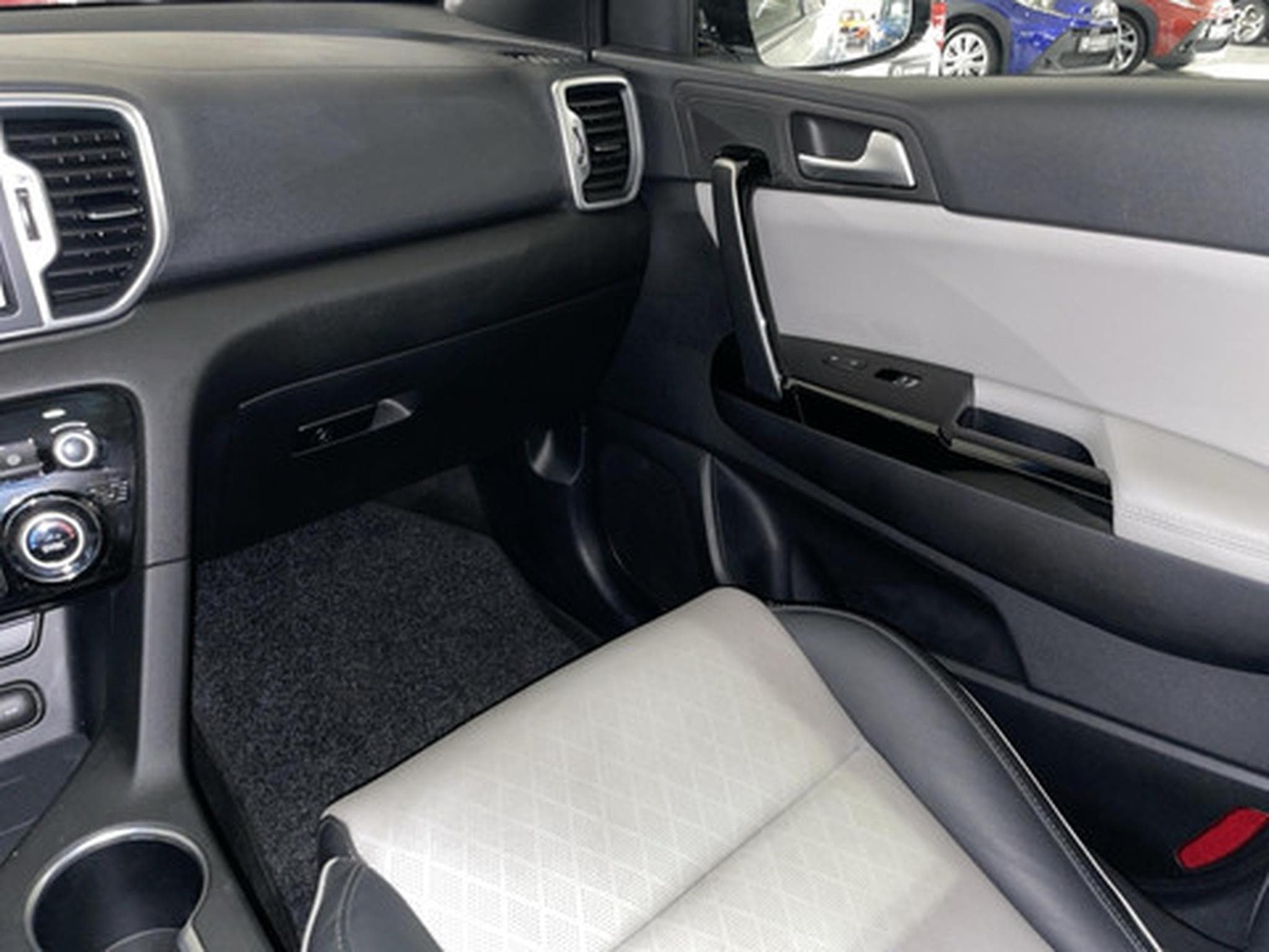 Kia Sportage 1.6 T-GDI 4WD GT-Line (2019) - Photo 9