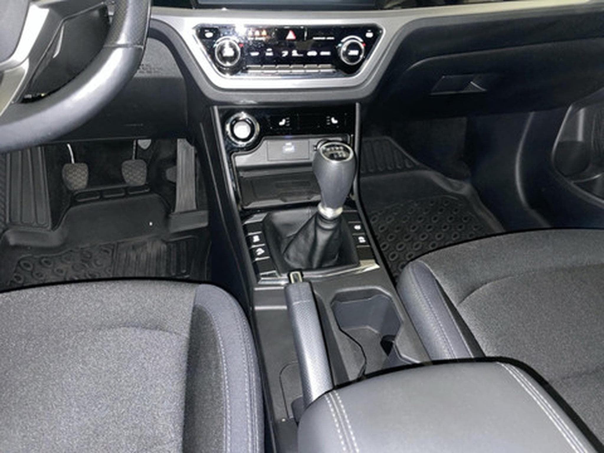 Ssangyong Korando 1.5 T-GDI 120kW Ruby (2023) - Photo 10