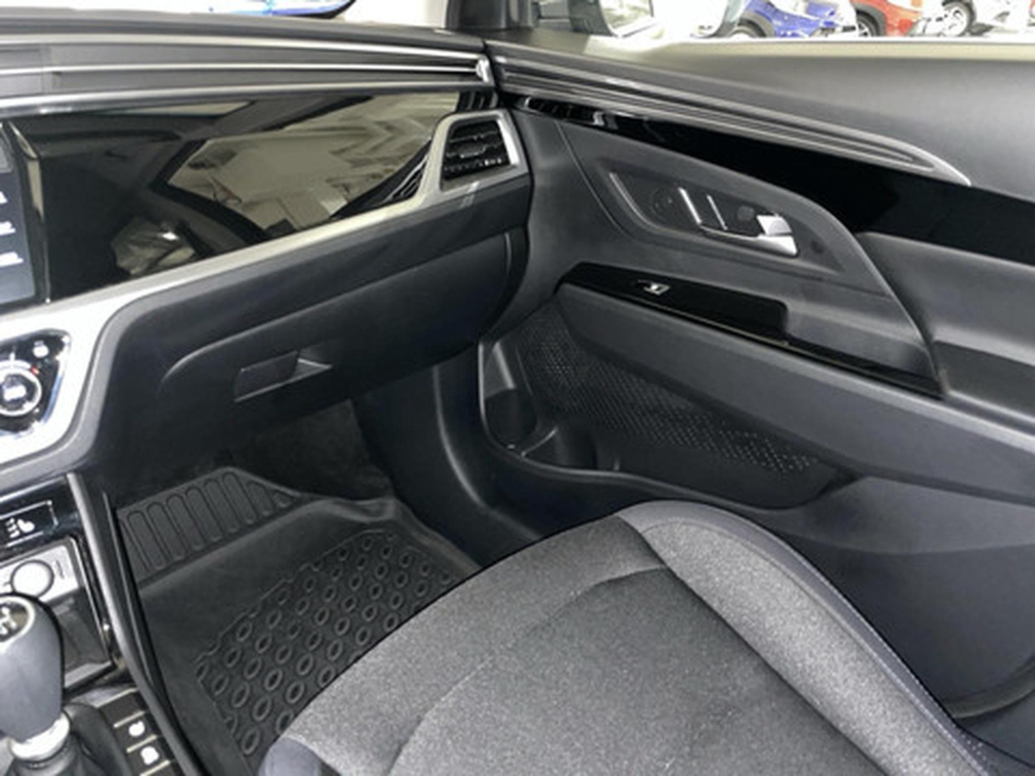 Ssangyong Korando 1.5 T-GDI 120kW Ruby (2023) - Photo 9