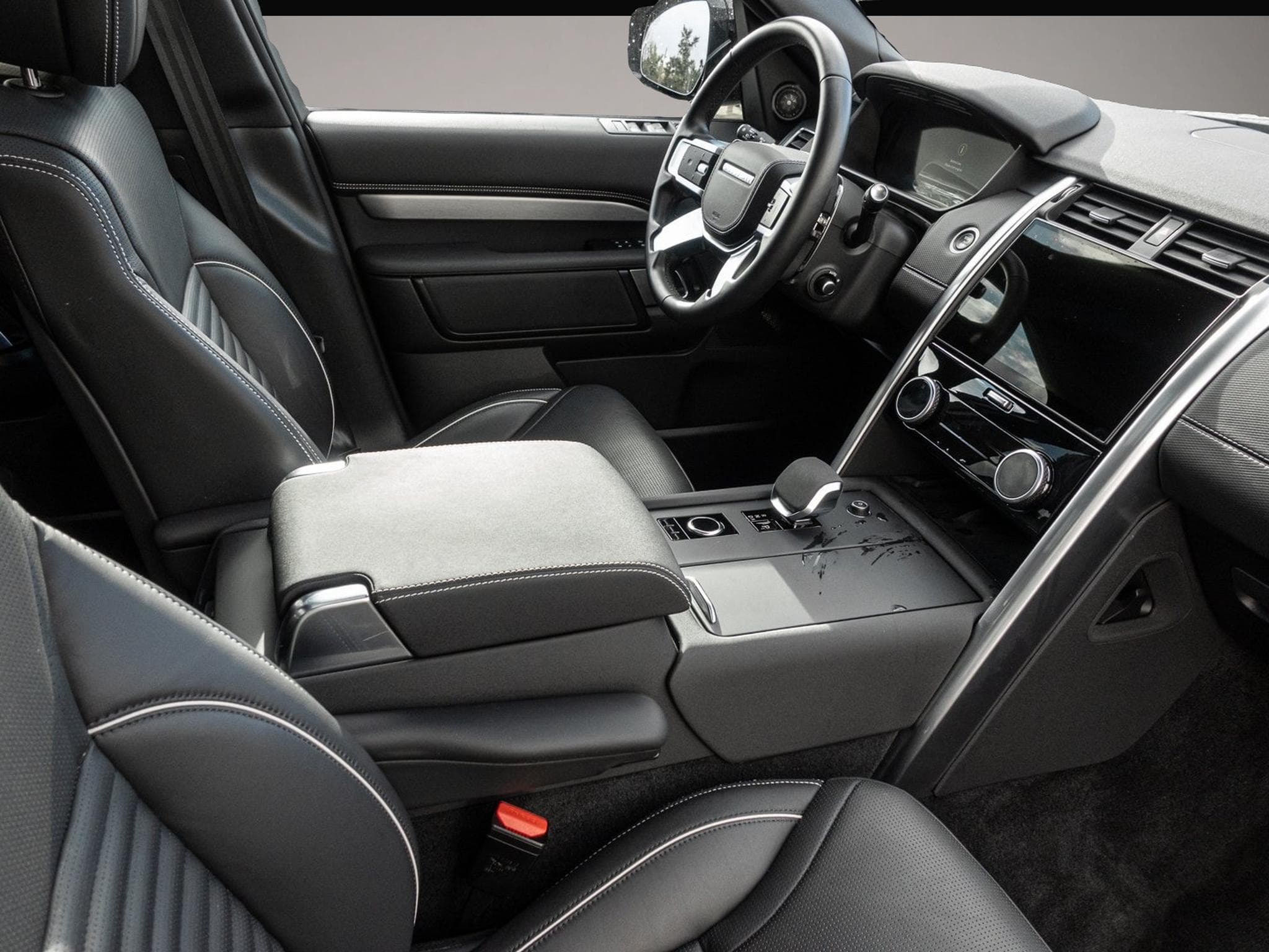 Land-Rover Discovery (2024) - Photo 6