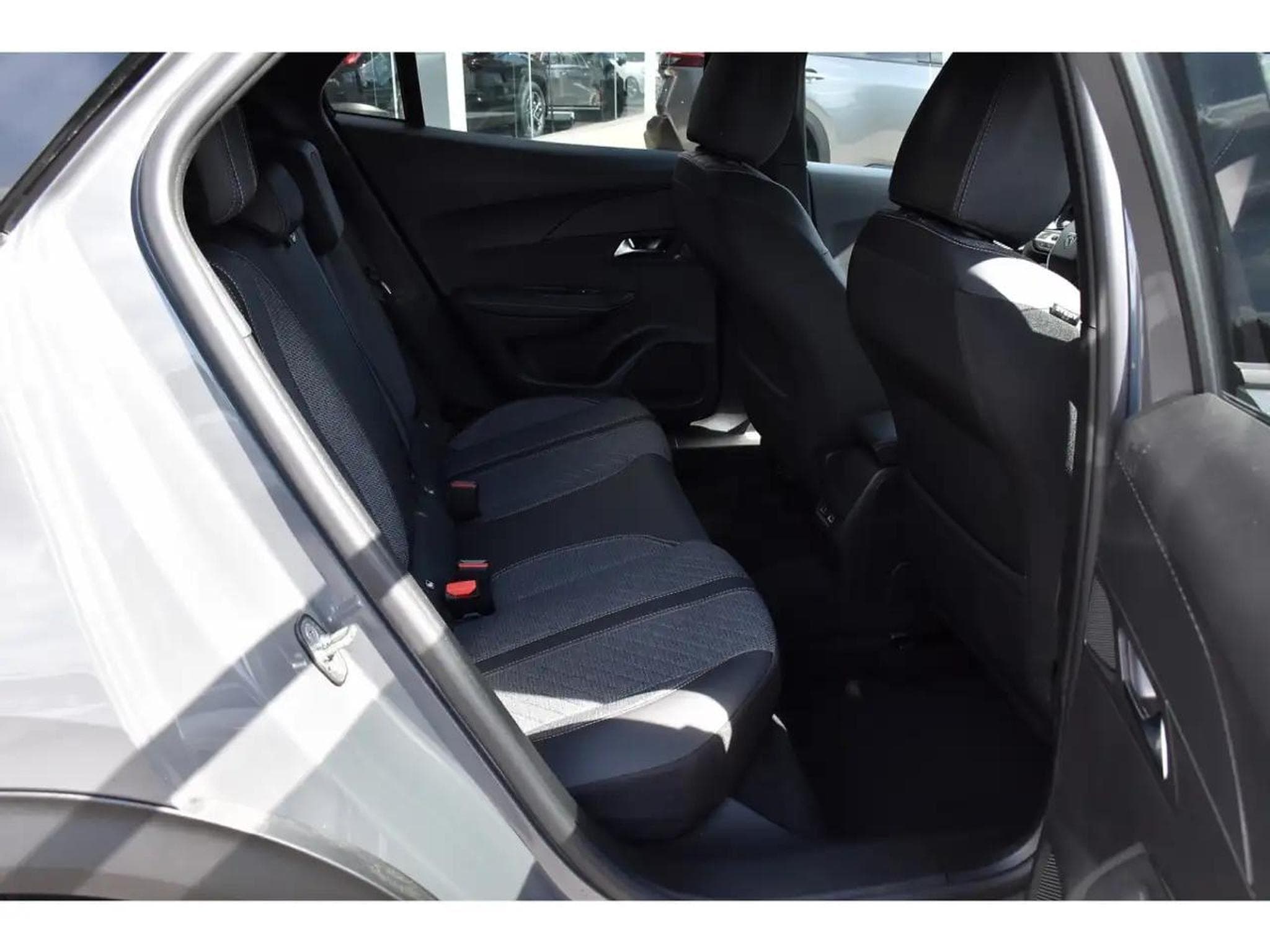 Peugeot 2008 (2025) - Photo 8