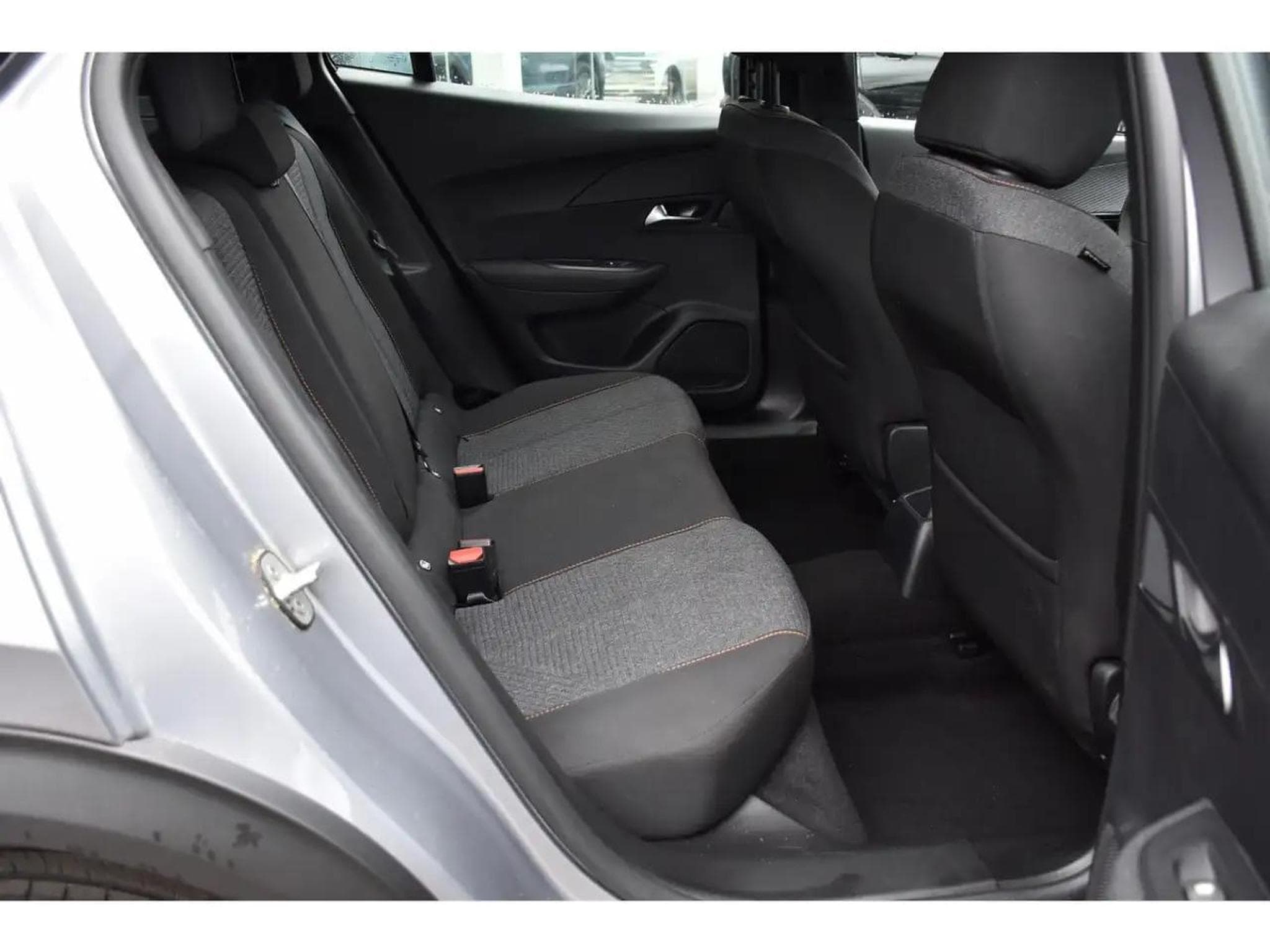 Peugeot 2008 (2025) - Photo 8