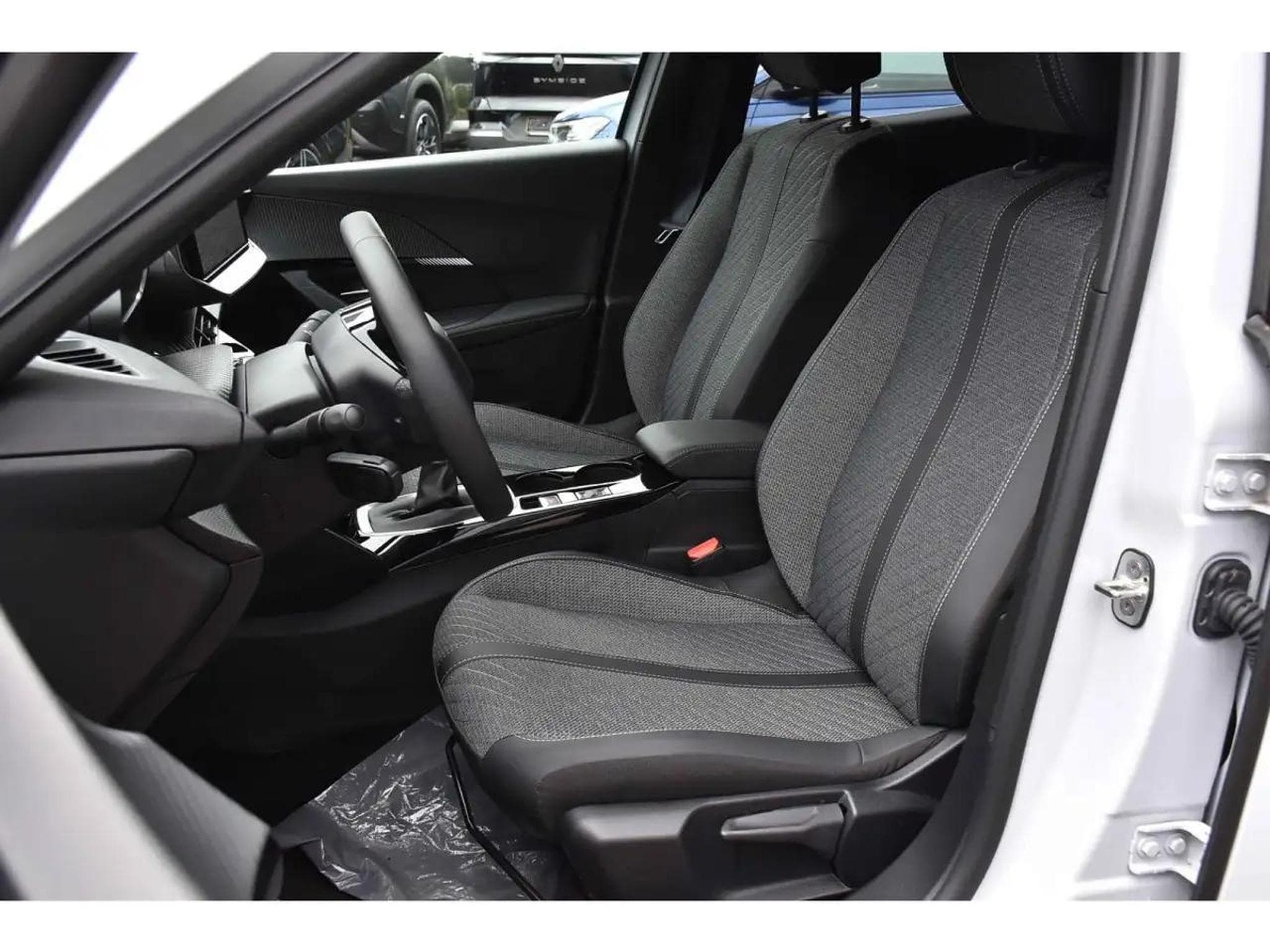 Peugeot 2008 (2025) - Photo 6