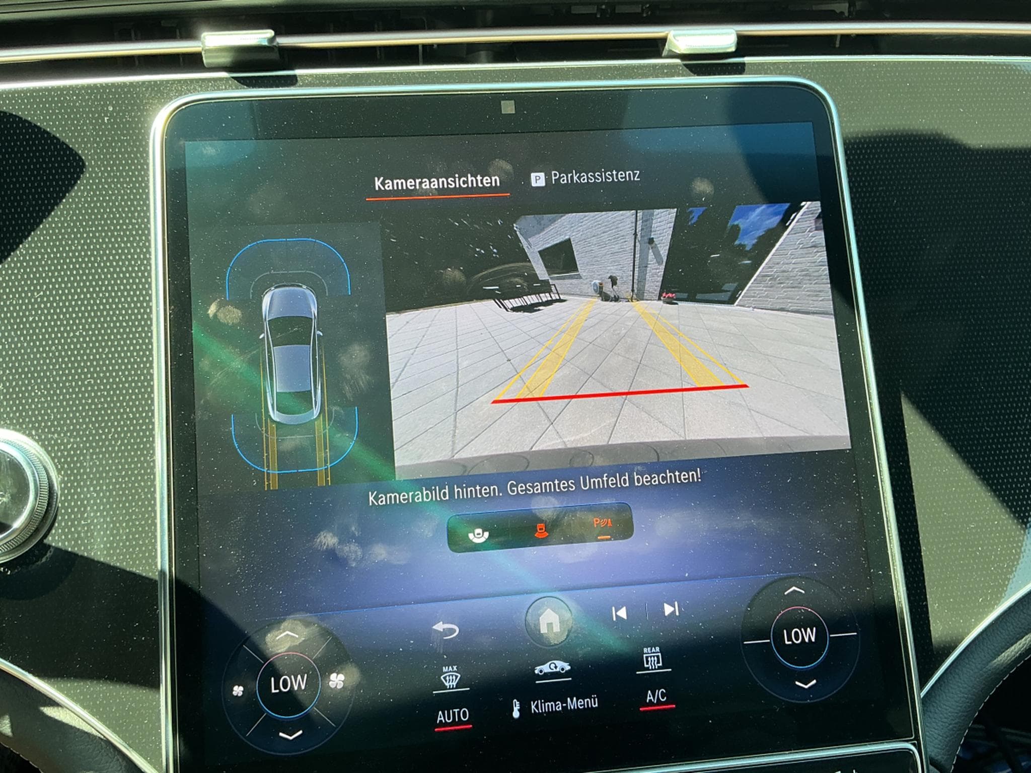 Mercedes EQE 300 Standard (2023) - Photo 11