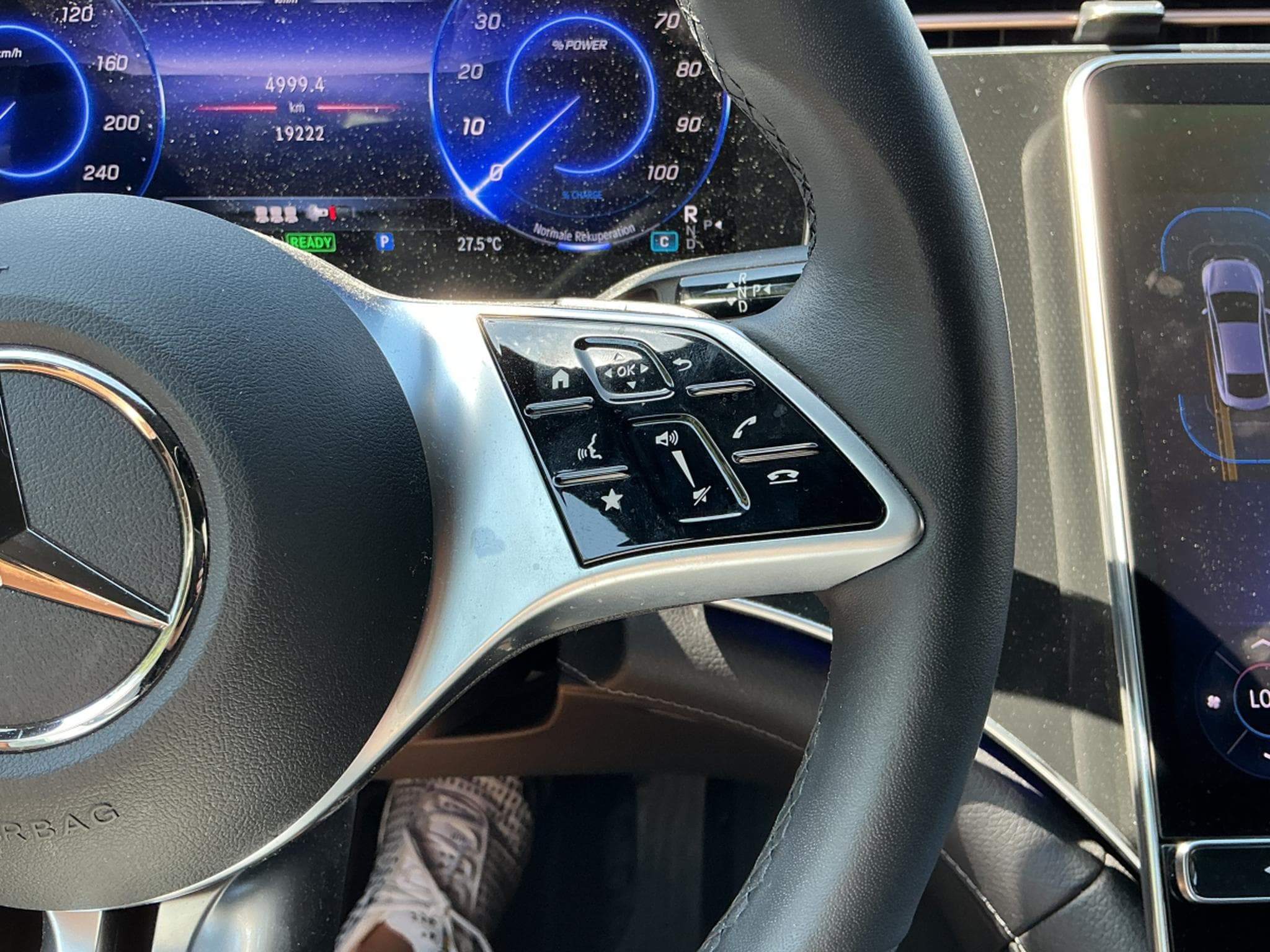 Mercedes EQE 300 Standard (2023) - Photo 12