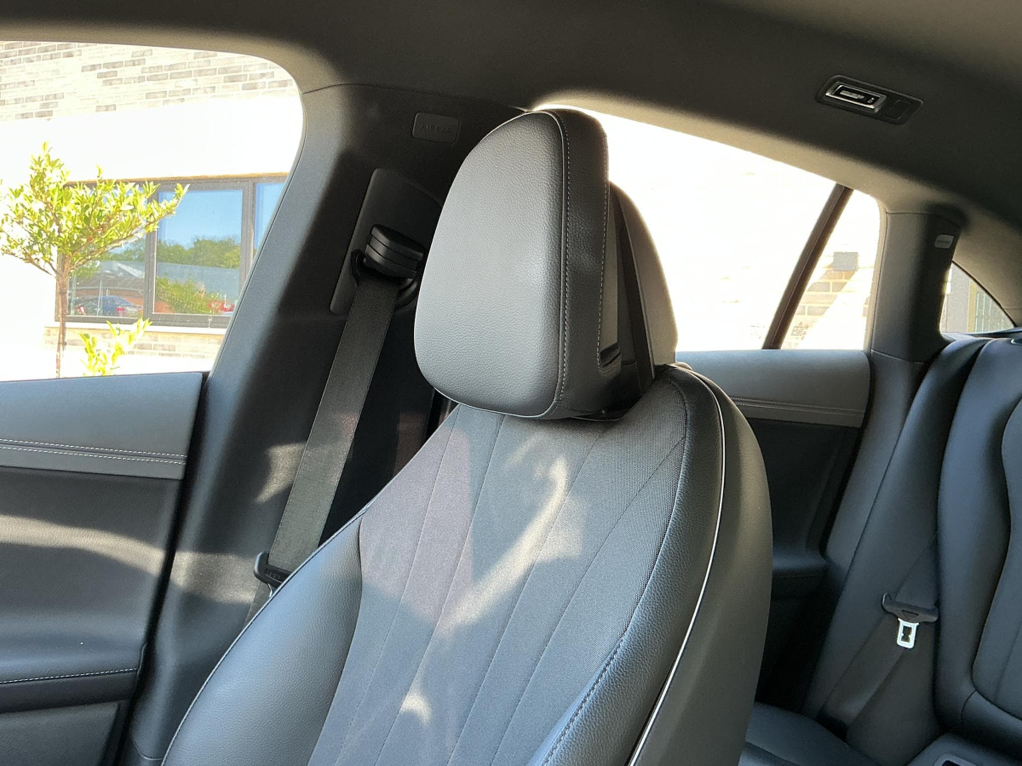 Mercedes EQE 300 Standard (2023) - Photo 14