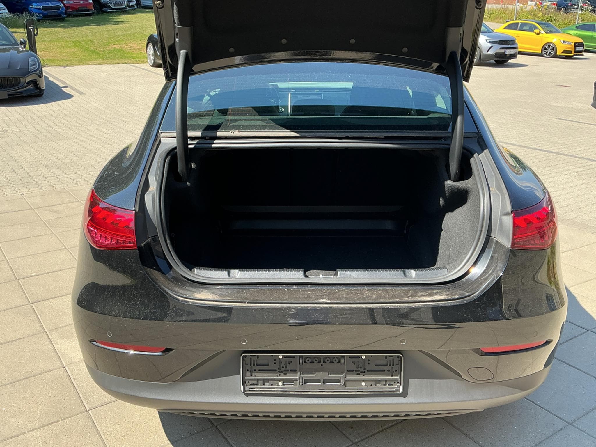 Mercedes EQE 300 Standard (2023) - Photo 18